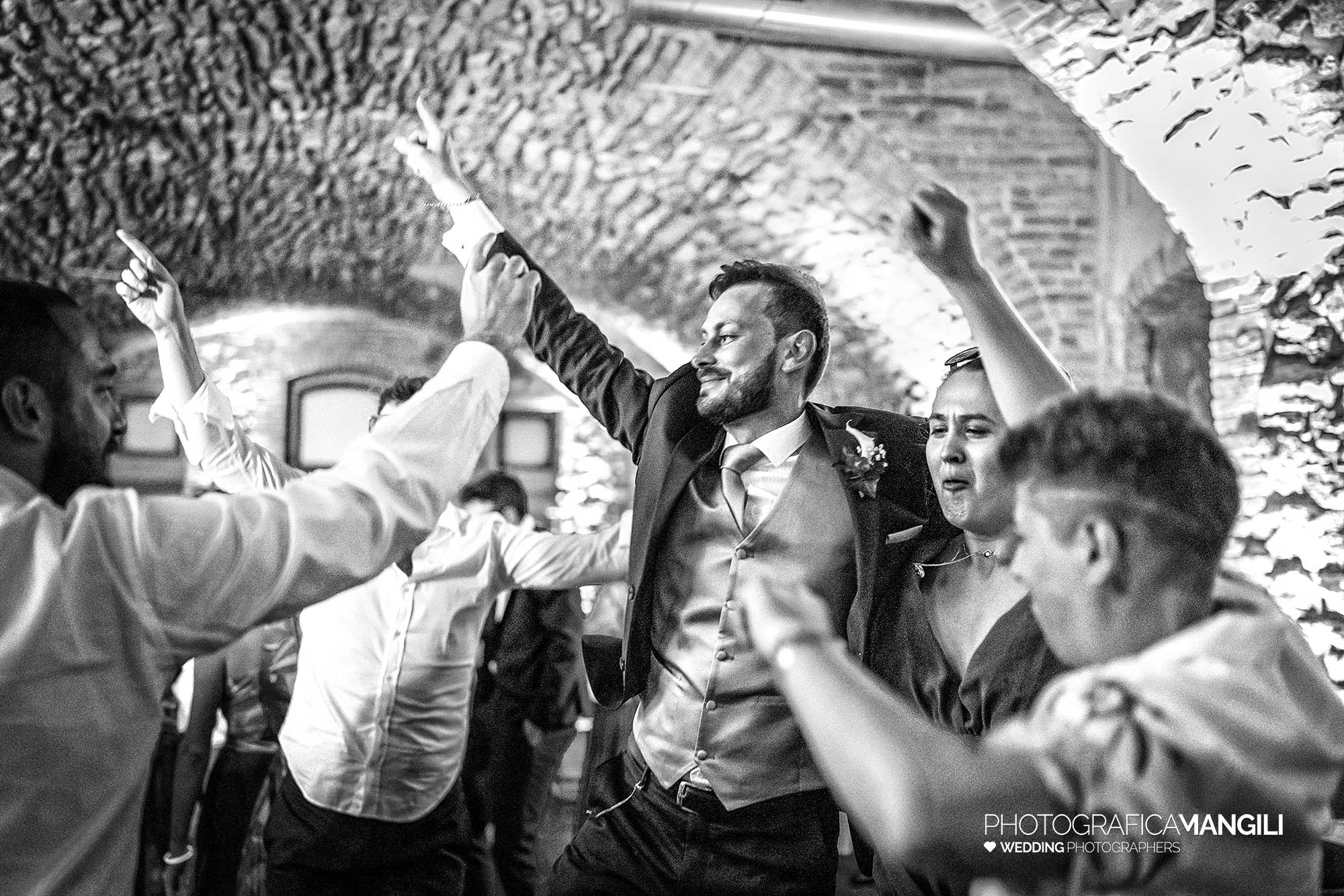 043 reportage wedding foto grafo matrimoni sposi balli fetsa amici villa calchi calco lecco 043 reportage wedding foto grafo matrimoni sposi balli fetsa amici villa calchi calco lecco