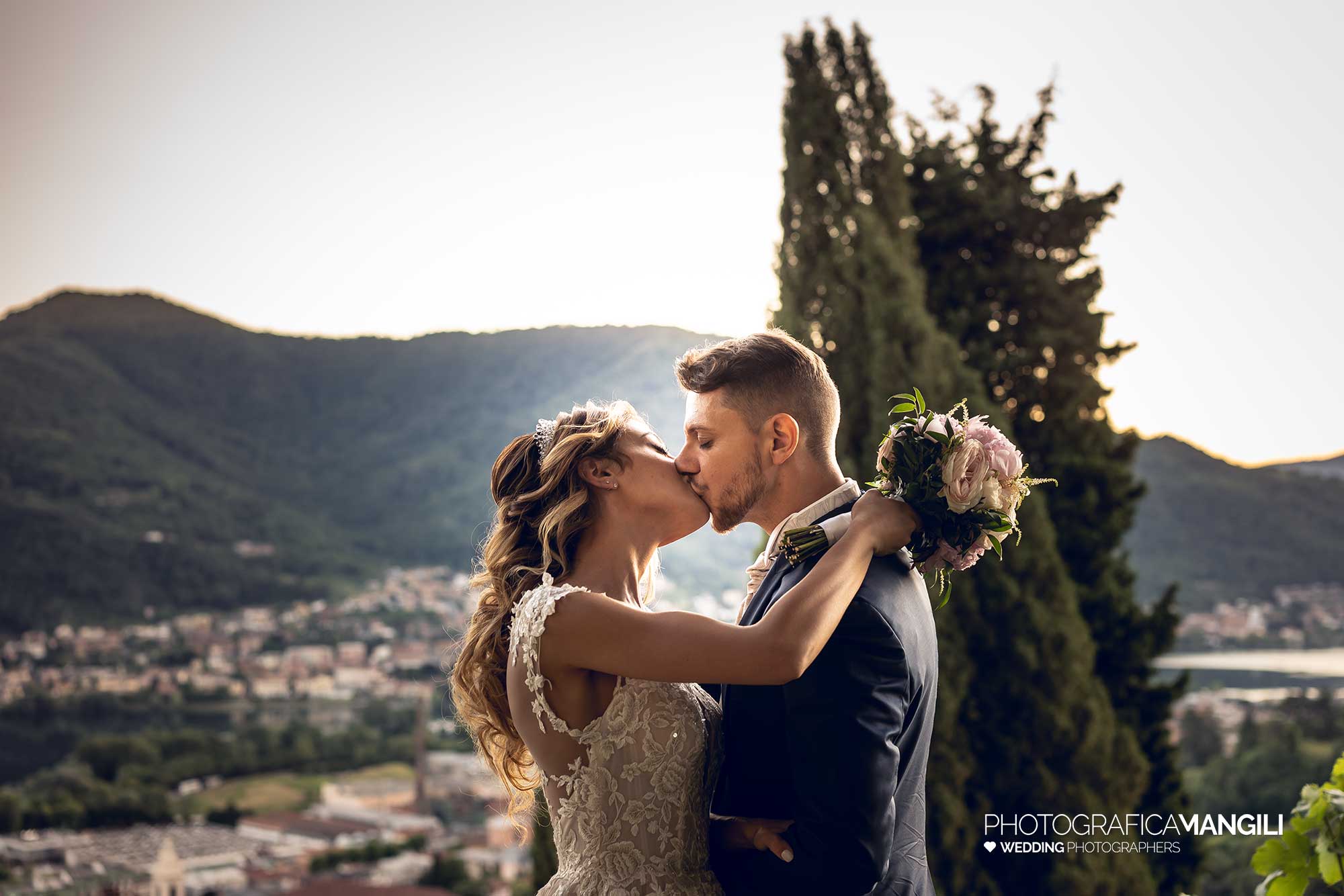 044 fotografo matrimonio reportage wedding sposi bacio romantico tramonto castello rossino calolziocorte lago como lecco 044 fotografo matrimonio reportage wedding sposi bacio romantico tramonto castello rossino calolziocorte lago como lecco