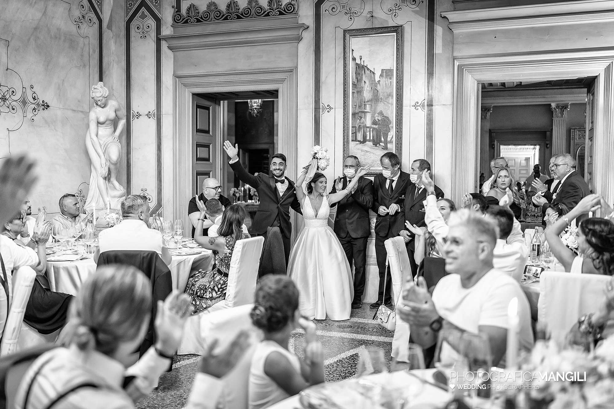 046 fotografo matrimonio reportage wedding ritratto sposi ingresso sala biaco nero villa zanchi stezzano bergamo 046 fotografo matrimonio reportage wedding ritratto sposi ingresso sala biaco nero villa zanchi stezzano bergamo