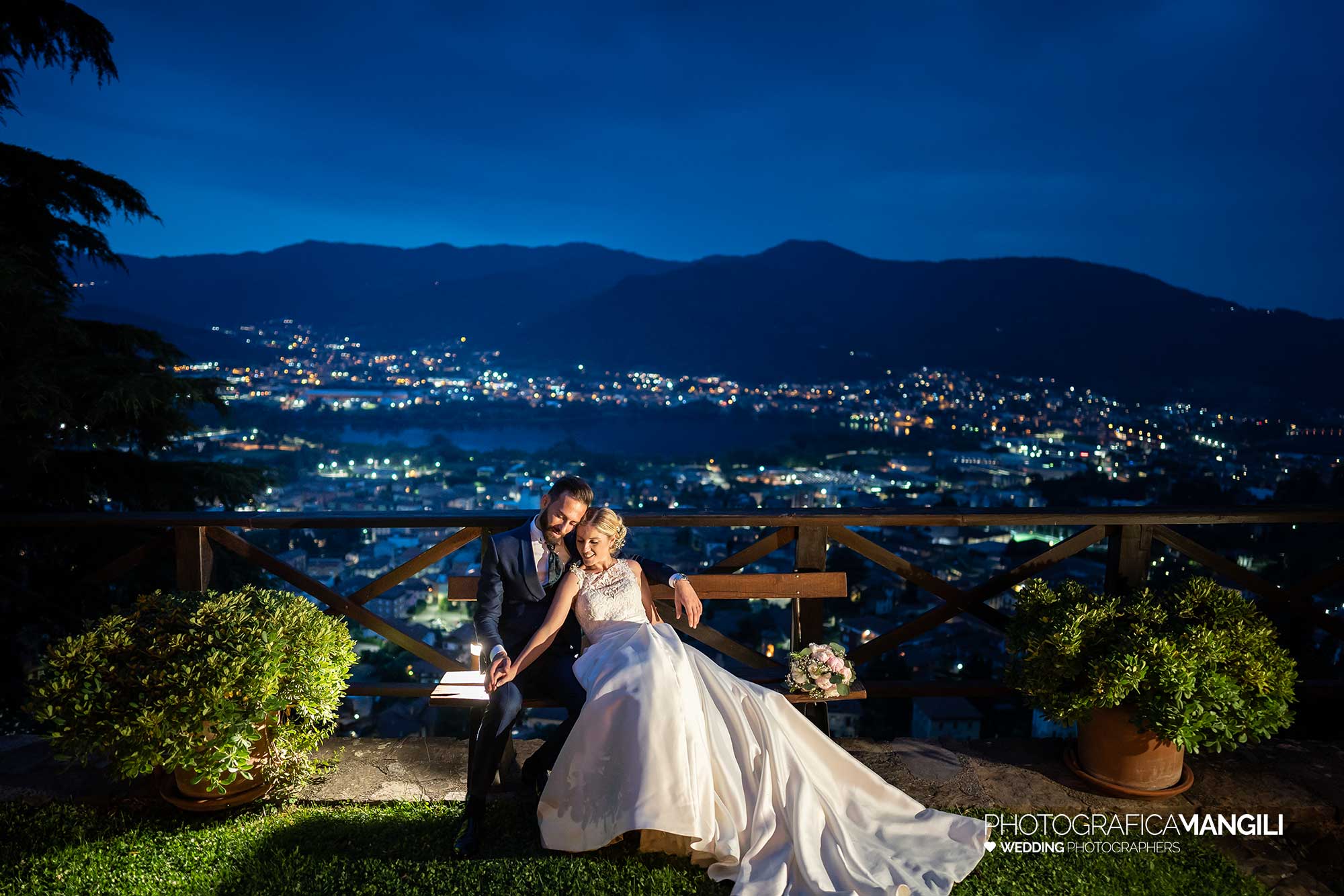 046 fotografo matrimonio reportage wedding sposi ritratto imbrunire panorama castello rossino calolziocorte lecco lago como 046 fotografo matrimonio reportage wedding sposi ritratto imbrunire panorama castello rossino calolziocorte lecco lago como
