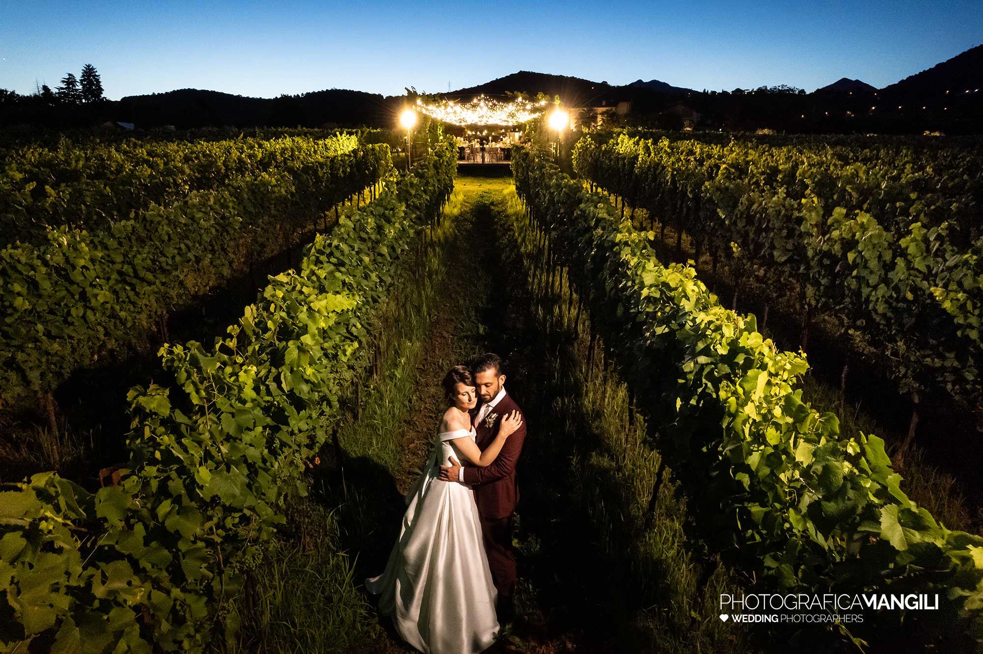 048 fotografo matrimonio reportage wedding ritratto sposi imbrunire romantico tenuta serradesca scanzorosciate bergamo 048 fotografo matrimonio reportage wedding ritratto sposi imbrunire romantico tenuta serradesca scanzorosciate bergamo