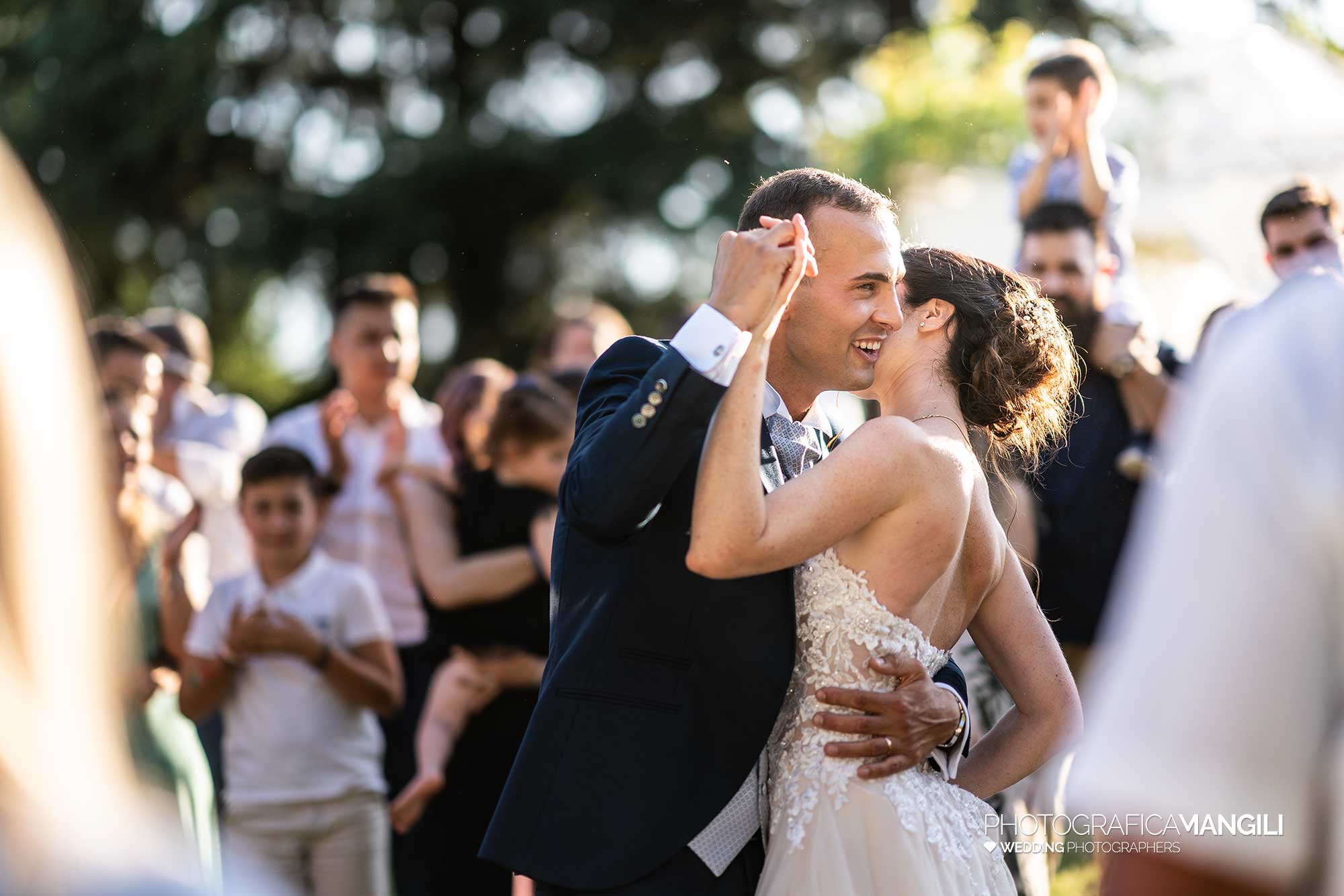 048 fotografo matrimonio reportage wedding sposi ballo cascina le rose fino mornasco como 048 fotografo matrimonio reportage wedding sposi ballo cascina le rose fino mornasco como