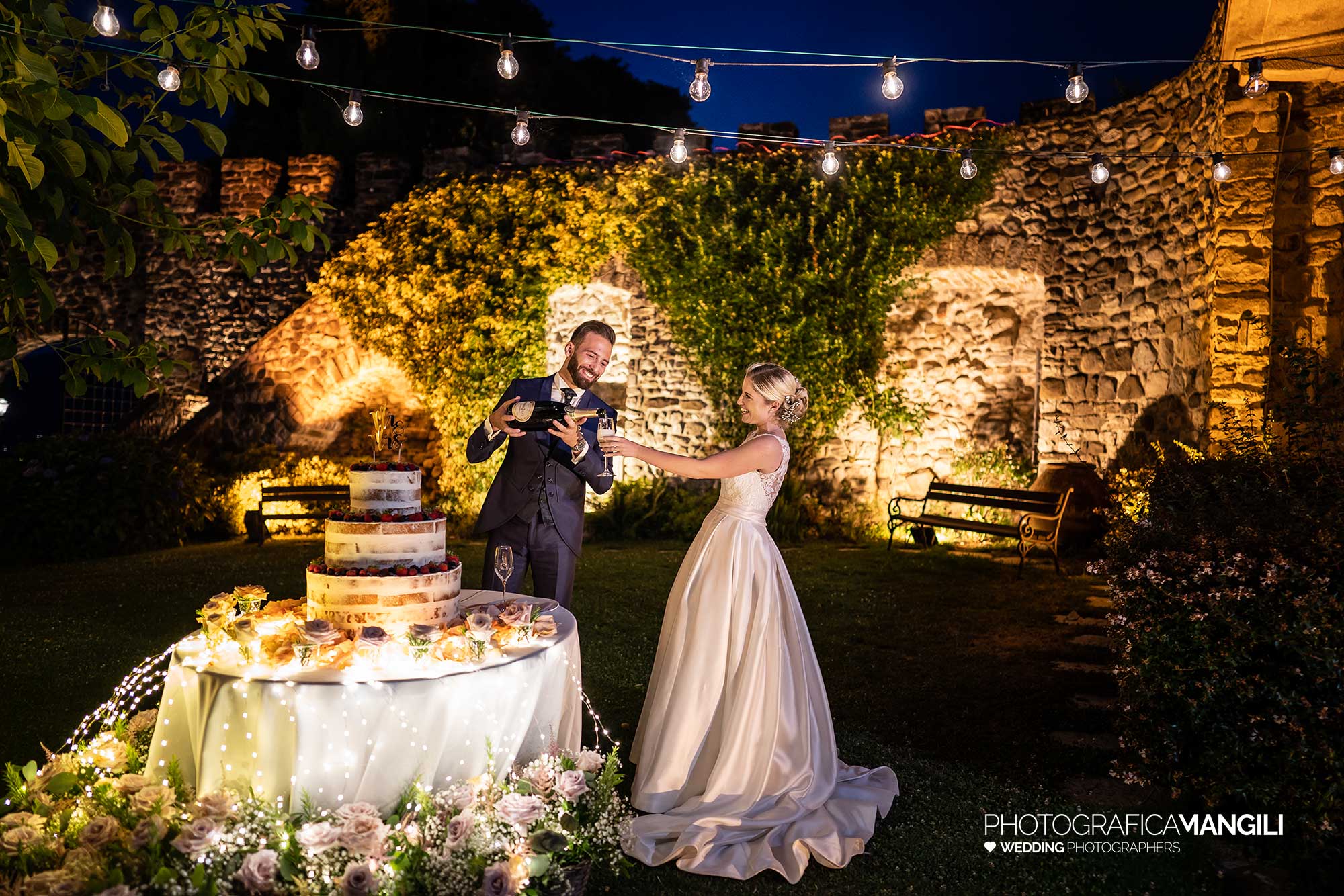 048 fotografo matrimonio reportage wedding sposi taglio torta brindisi castello rossino calolziocorte lecco lago como 048 fotografo matrimonio reportage wedding sposi taglio torta brindisi castello rossino calolziocorte lecco lago como