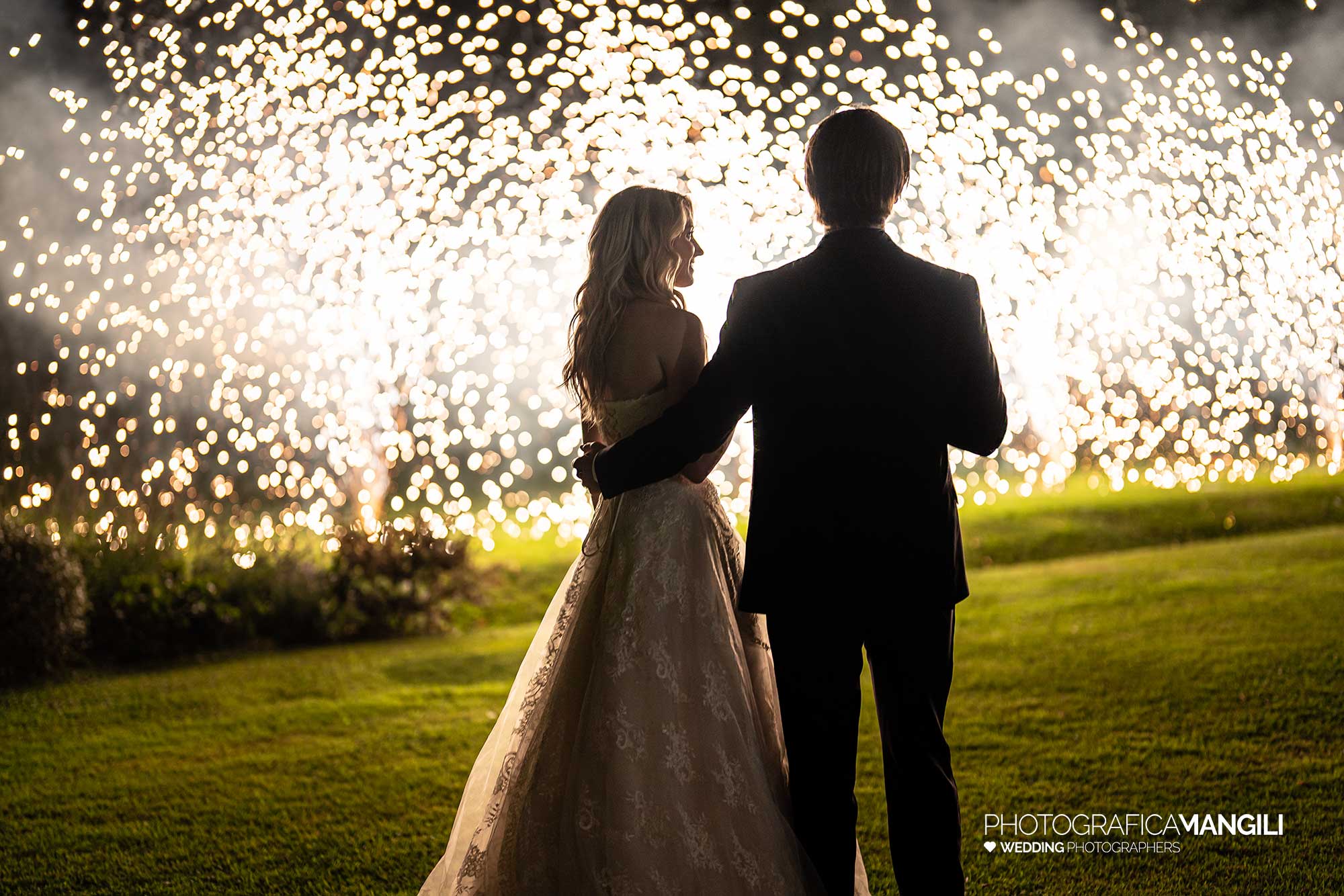 048 reportage wedding fotografo matrimonio sposi fontane luminose brindisi villa caroli zanchi stezzano bergamo 048 reportage wedding fotografo matrimonio sposi fontane luminose brindisi villa caroli zanchi stezzano bergamo