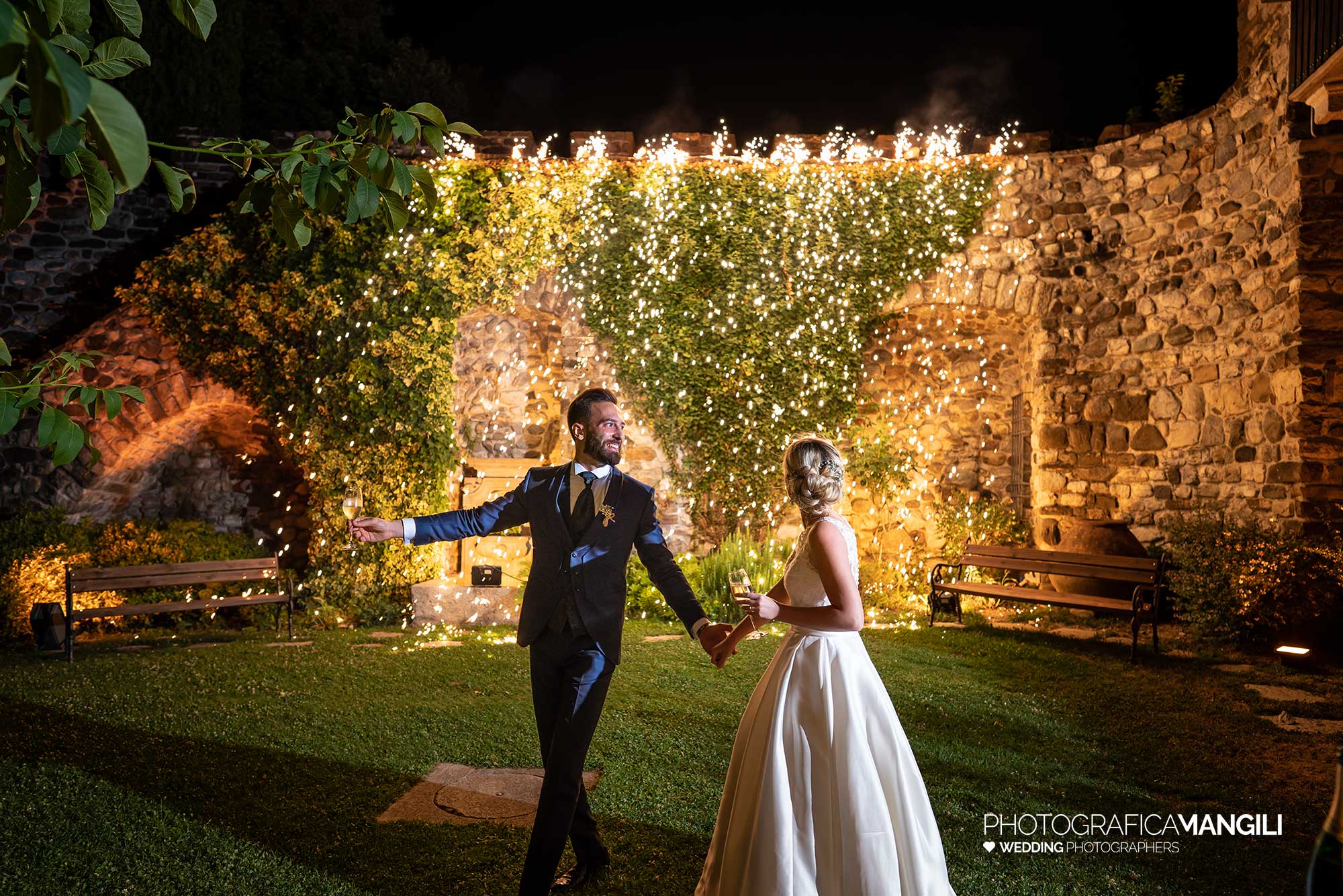 049 fotografo matrimonio reportage wedding sposi fontane luminose castello rossino calolziocorte lecco lago como 049 fotografo matrimonio reportage wedding sposi fontane luminose castello rossino calolziocorte lecco lago como