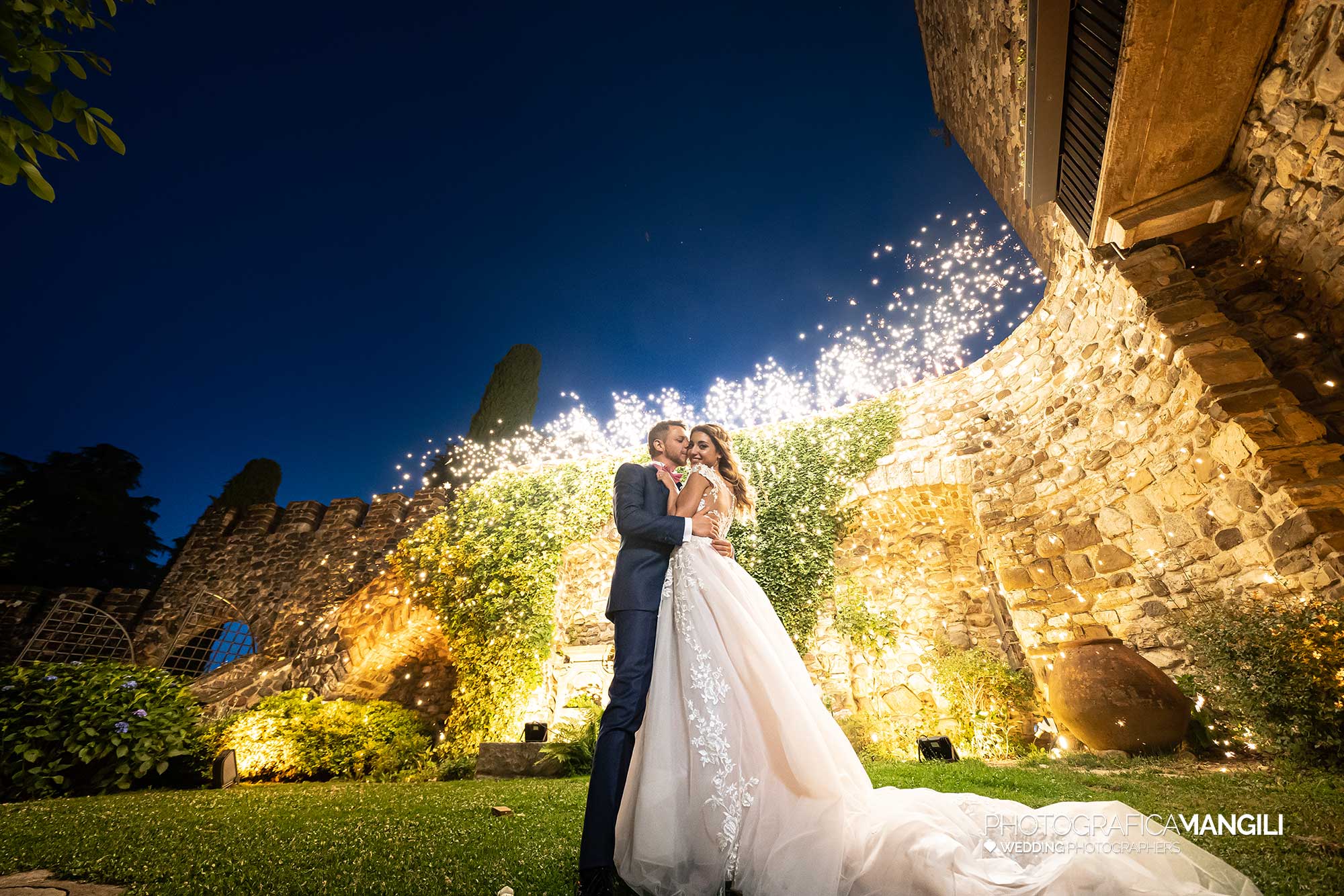 050 fotografo matrimonio reportage wedding sposi fuochi artificio castello rossino calolziocorte lago como lecco 050 fotografo matrimonio reportage wedding sposi fuochi artificio castello rossino calolziocorte lago como lecco