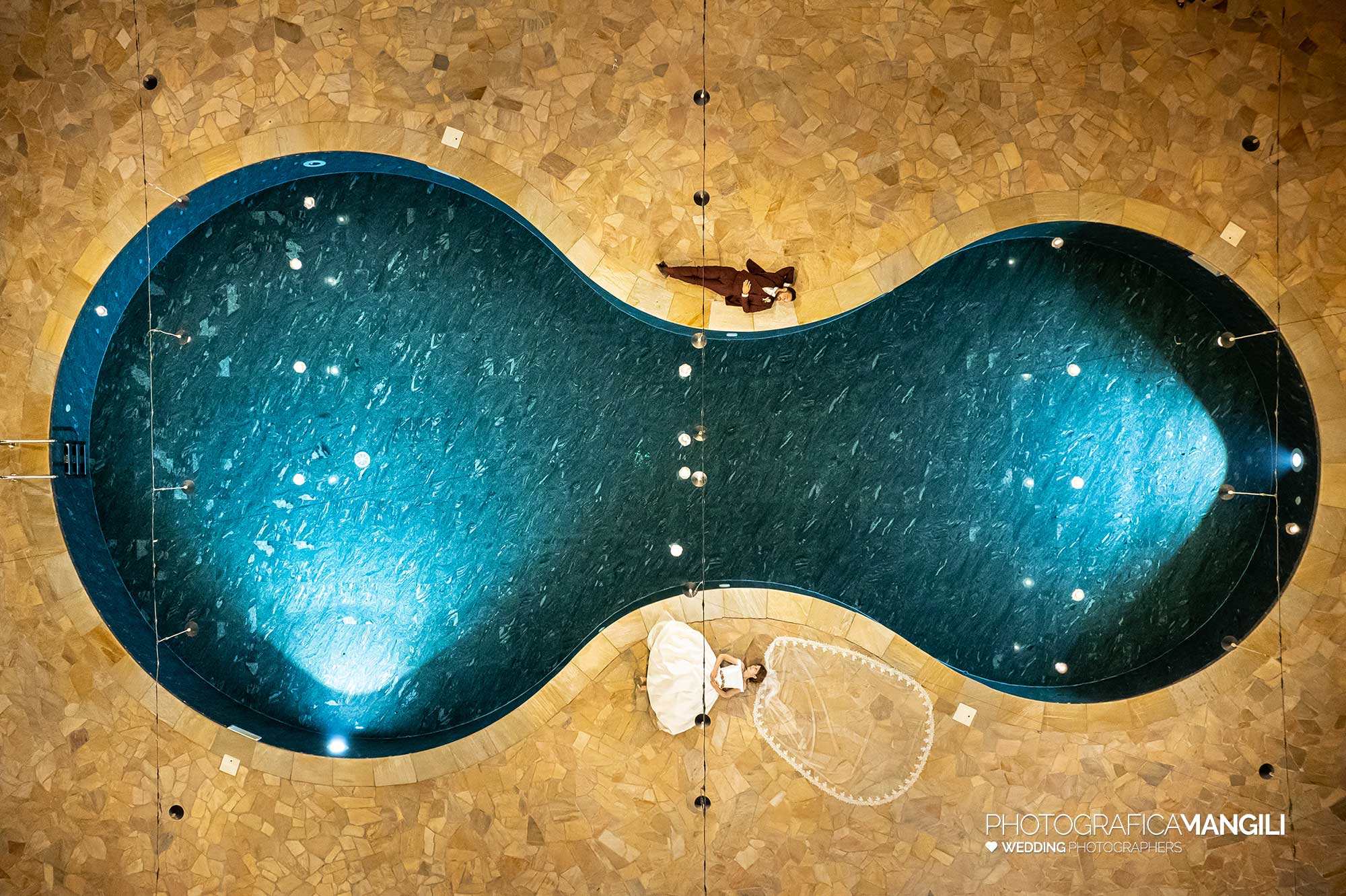 051 fotografo matrimonio reportage wedding ritratto sposi piscina tenuta serradesca scanzorosciate bergamo 051 fotografo matrimonio reportage wedding ritratto sposi piscina tenuta serradesca scanzorosciate bergamo