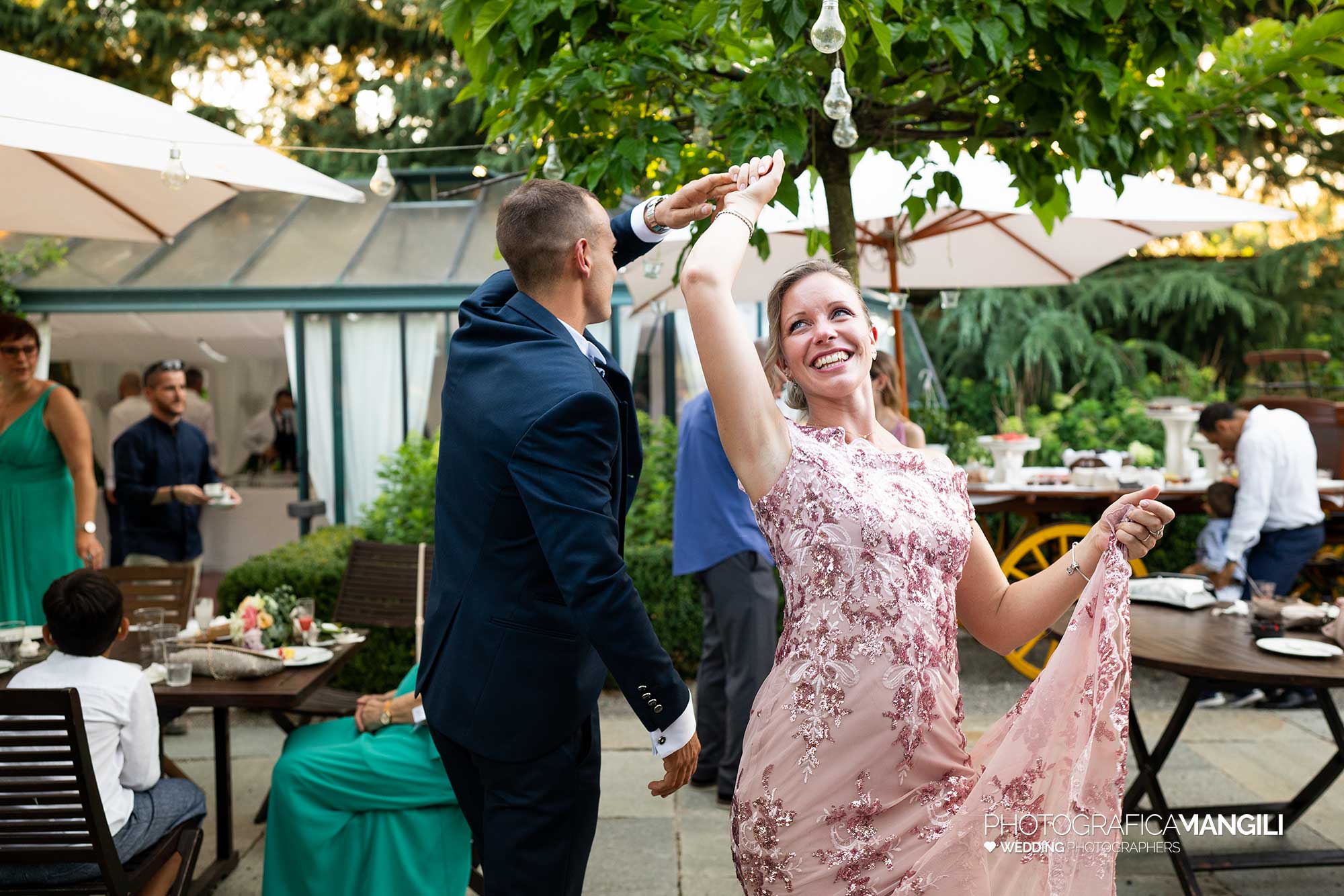 053 fotografo matrimonio reportage wedding sposi balli cascina le rose fino mornasco como 053 fotografo matrimonio reportage wedding sposi balli cascina le rose fino mornasco como