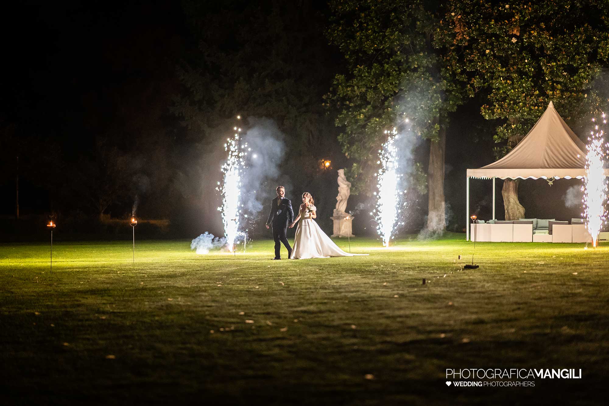 059 fotografo matrimonio reportage wedding ritratto sposi fontane luminose villa zanchi stezzano bergamo 059 fotografo matrimonio reportage wedding ritratto sposi fontane luminose villa zanchi stezzano bergamo