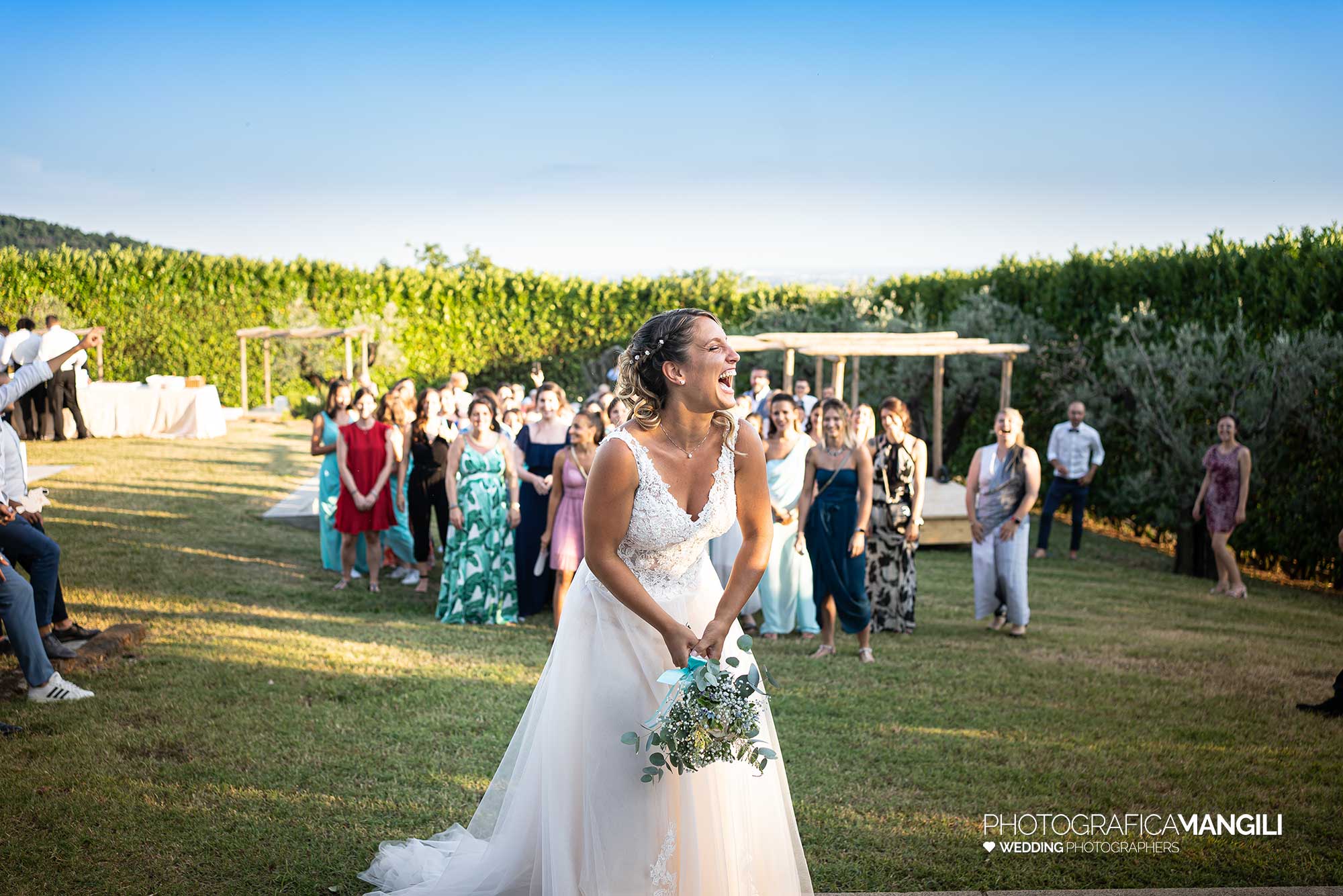 060 fotografo matrimonio reportage wedding lancio bouquet sposa castello degli angeli carobbio degli angeli bergamo 060 fotografo matrimonio reportage wedding lancio bouquet sposa castello degli angeli carobbio degli angeli bergamo