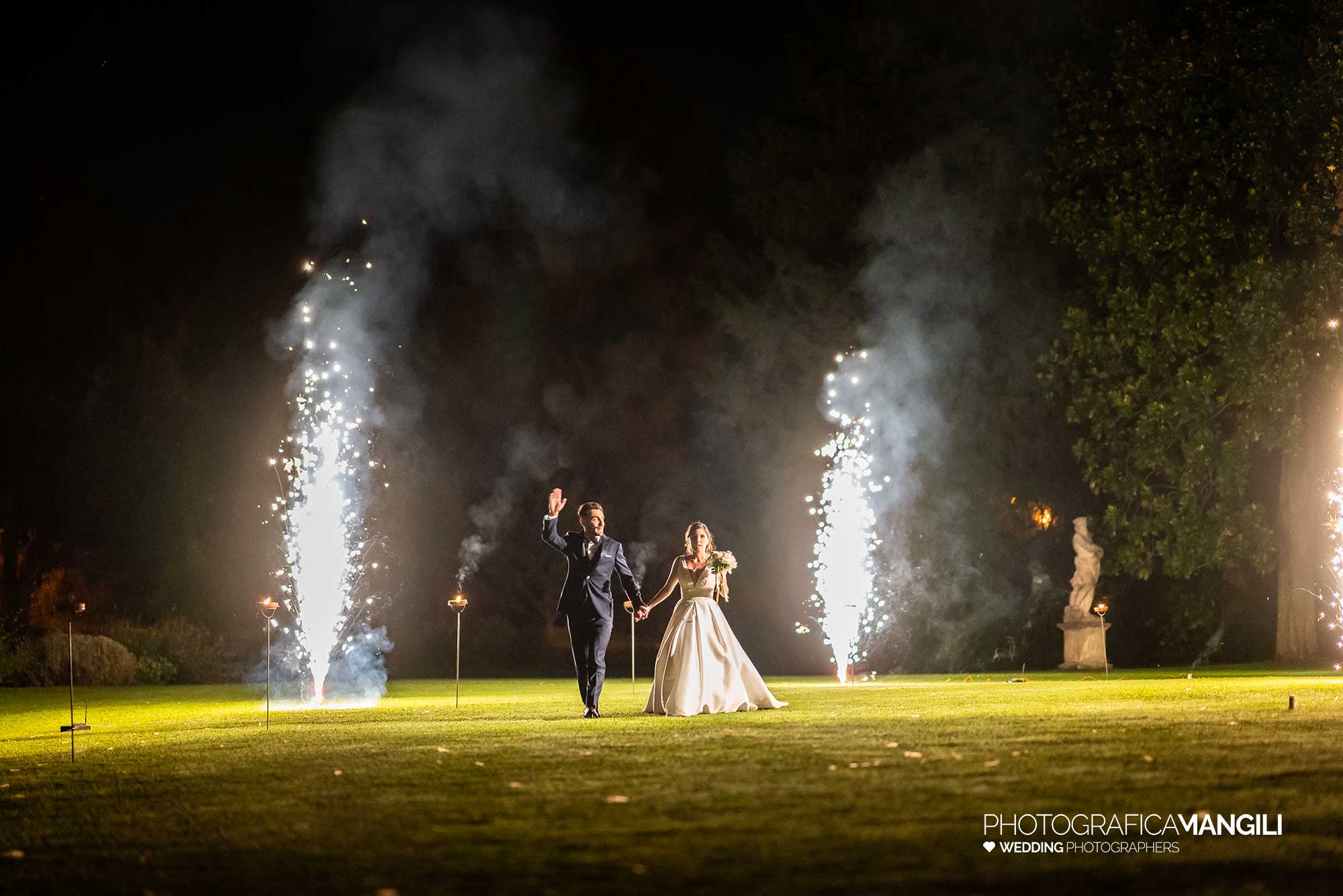 060 fotografo matrimonio reportage wedding ritratto sposi fontane luminose villa zanchi stezzano bergamo 060 fotografo matrimonio reportage wedding ritratto sposi fontane luminose villa zanchi stezzano bergamo