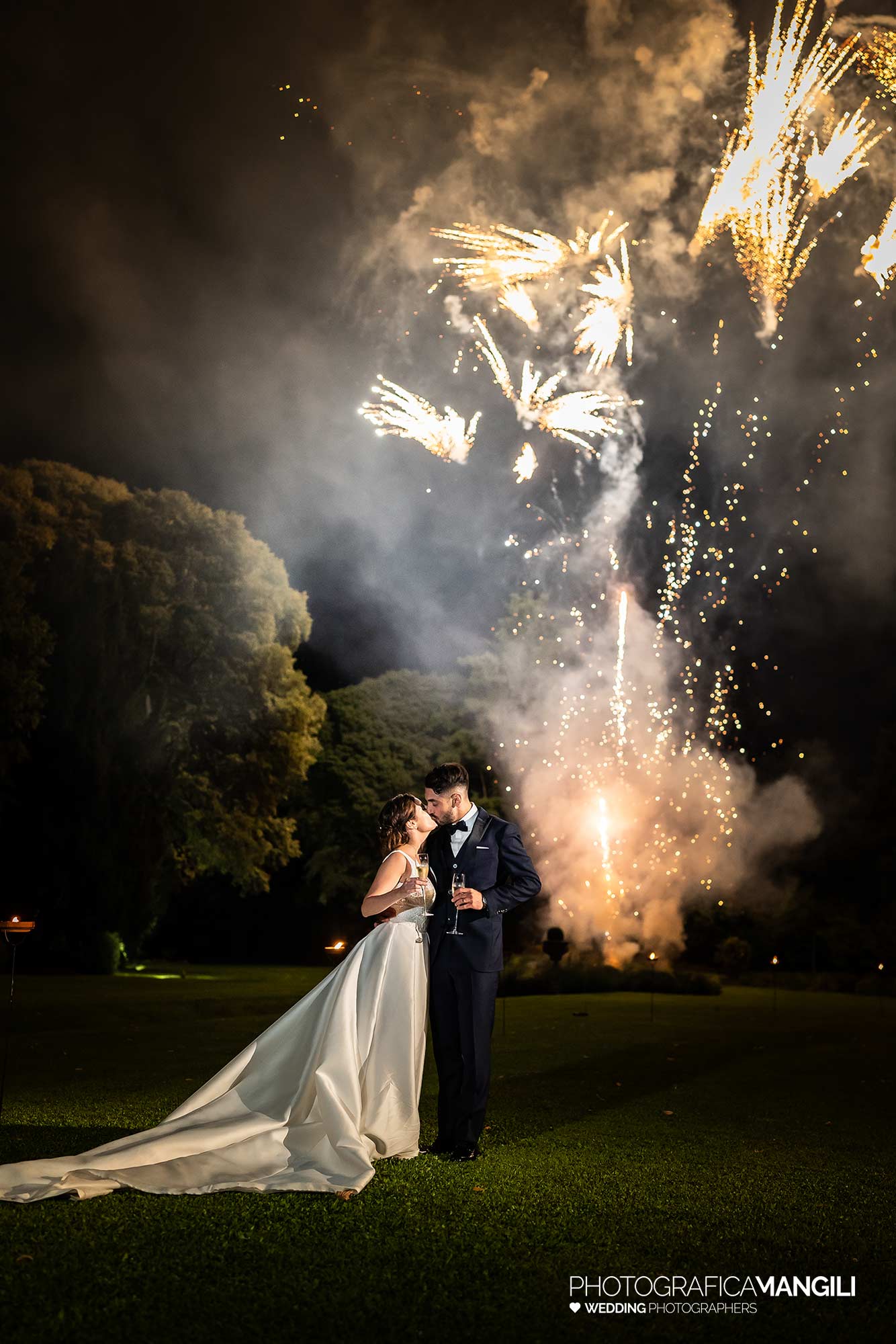 062 fotografo matrimonio reportage wedding ritratto sposi fuochi artificio villa zanchi stezzano bergamo 062 fotografo matrimonio reportage wedding ritratto sposi fuochi artificio villa zanchi stezzano bergamo