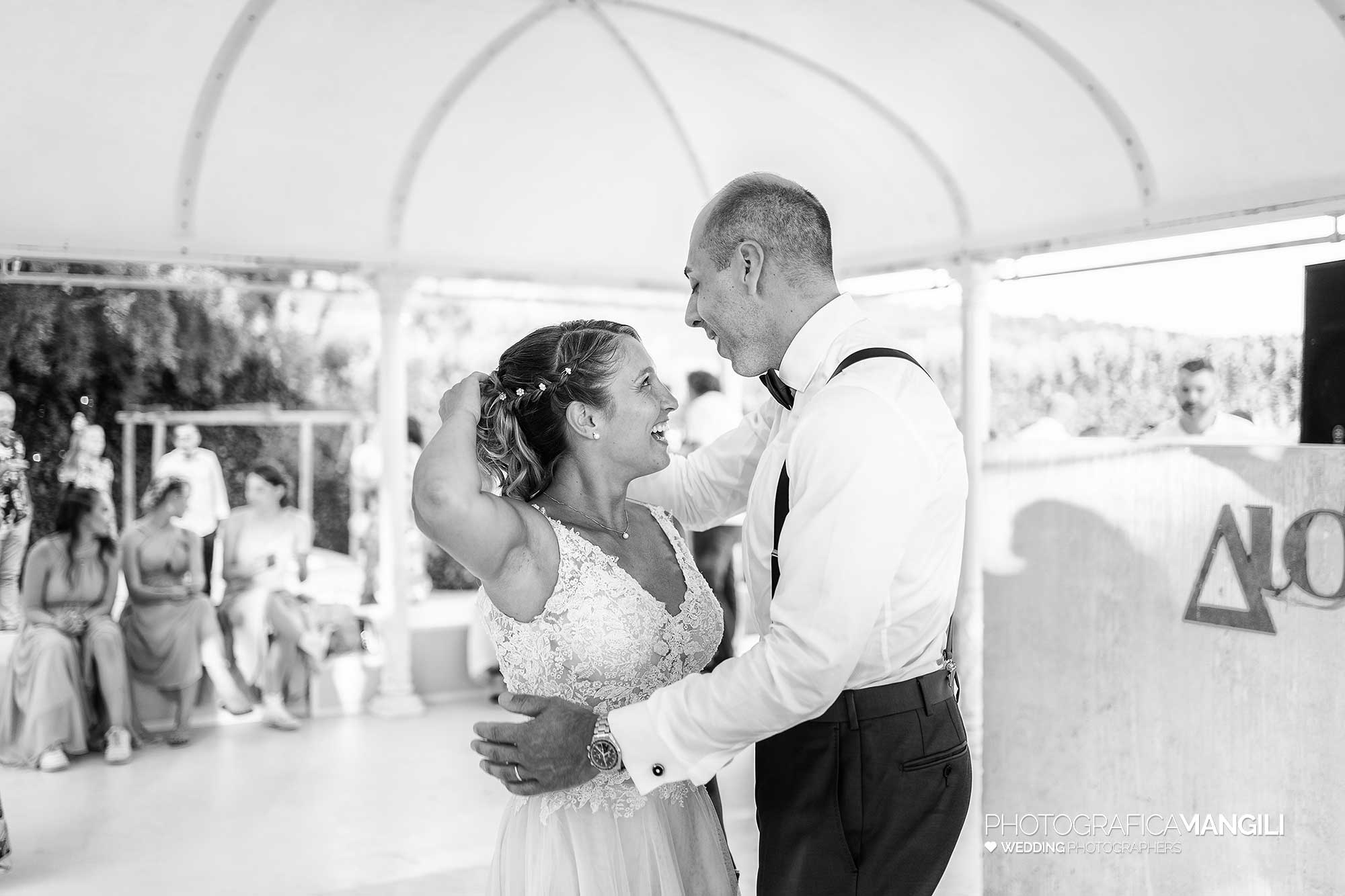 065 fotografo matrimonio reportage wedding festa balli amici sposi castello degli angeli carobbio degli angeli bergamo 065 fotografo matrimonio reportage wedding festa balli amici sposi castello degli angeli carobbio degli angeli bergamo