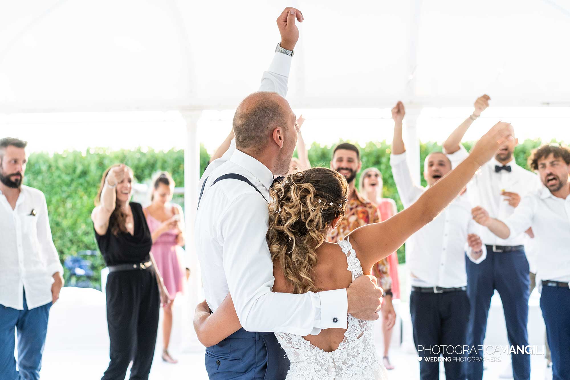 066 fotografo matrimonio reportage wedding festa balli amici sposi castello degli angeli carobbio degli angeli bergamo 066 fotografo matrimonio reportage wedding festa balli amici sposi castello degli angeli carobbio degli angeli bergamo