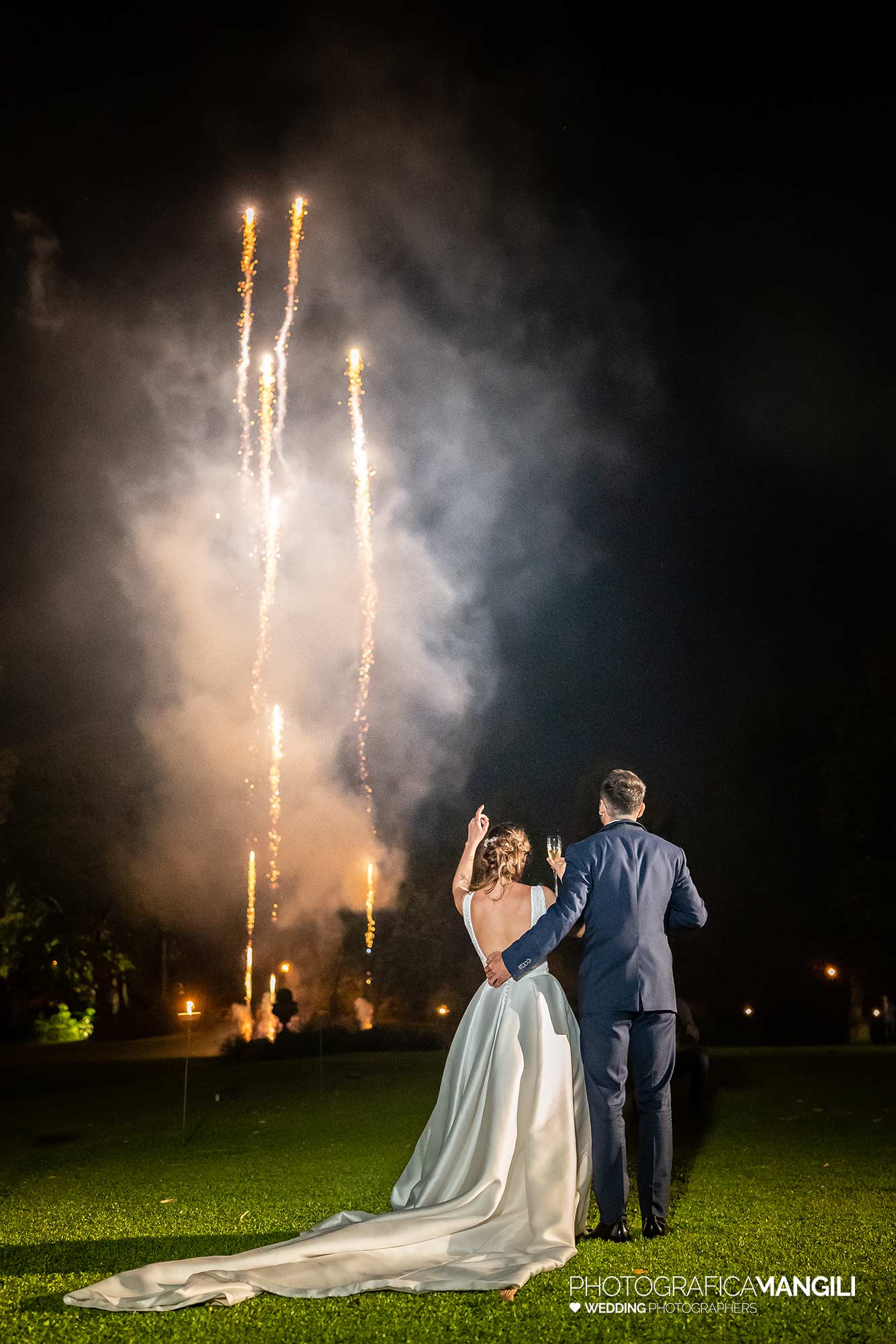 066 fotografo matrimonio reportage wedding ritratto sposi fuochi artificio villa zanchi stezzano bergamo 066 fotografo matrimonio reportage wedding ritratto sposi fuochi artificio villa zanchi stezzano bergamo