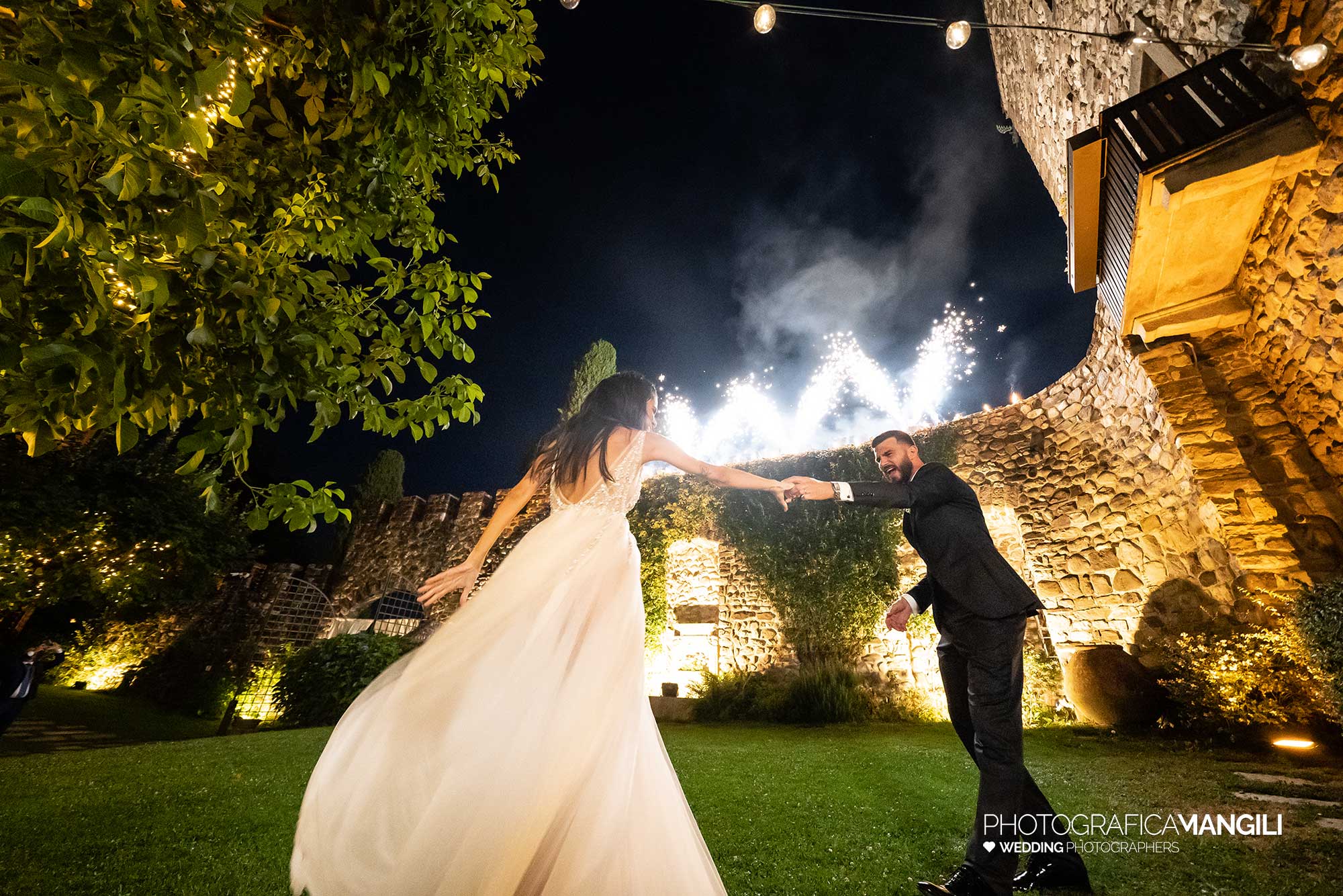 069 fotografo matrimonio reportage wedding sposi ritratto fuiochi artificio castello rossino calolziocorte lecco lago como 069 fotografo matrimonio reportage wedding sposi ritratto fuiochi artificio castello rossino calolziocorte lecco lago como