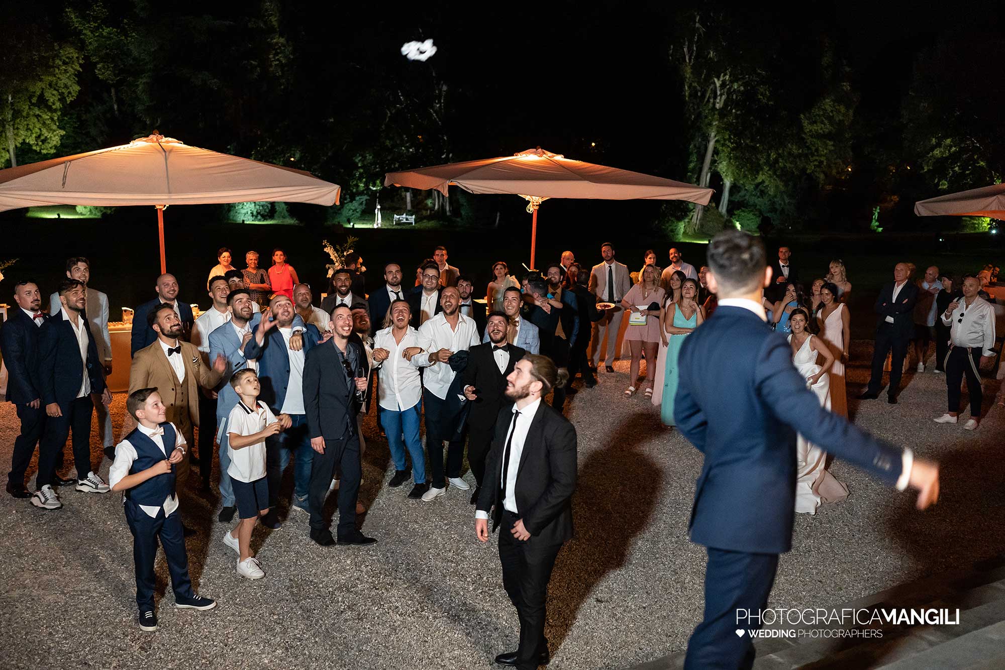 071 fotografo matrimonio reportage wedding ritratto sposi lancio giarrettiera villa zanchi stezzano bergamo 071 fotografo matrimonio reportage wedding ritratto sposi lancio giarrettiera villa zanchi stezzano bergamo