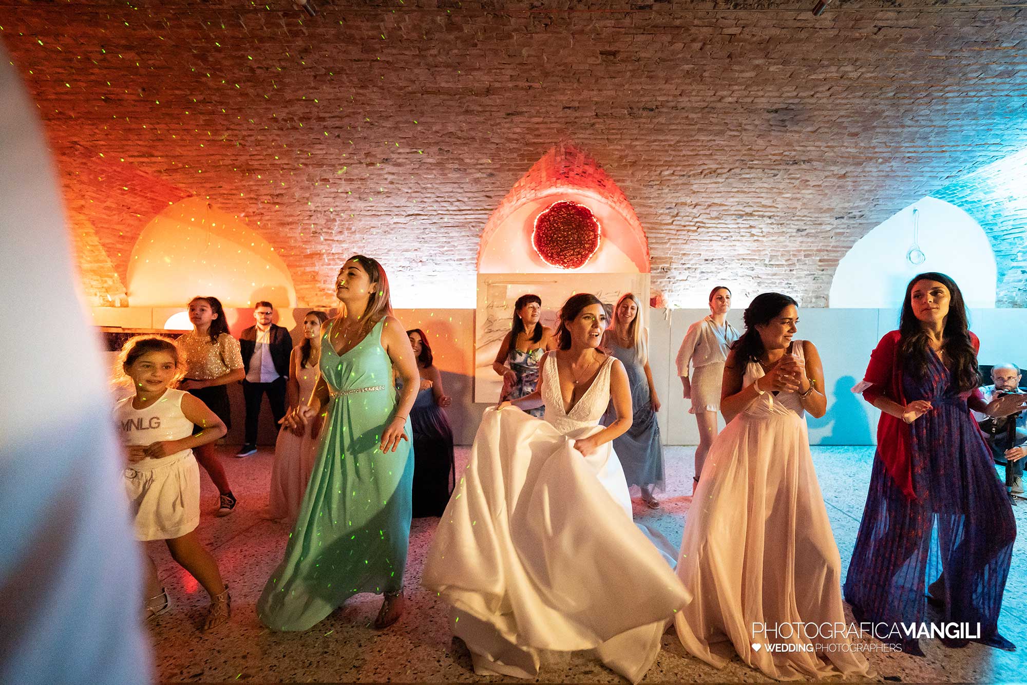 075 fotografo matrimonio reportage wedding ritratto sposi balli villa zanchi stezzano bergamo 075 fotografo matrimonio reportage wedding ritratto sposi balli villa zanchi stezzano bergamo