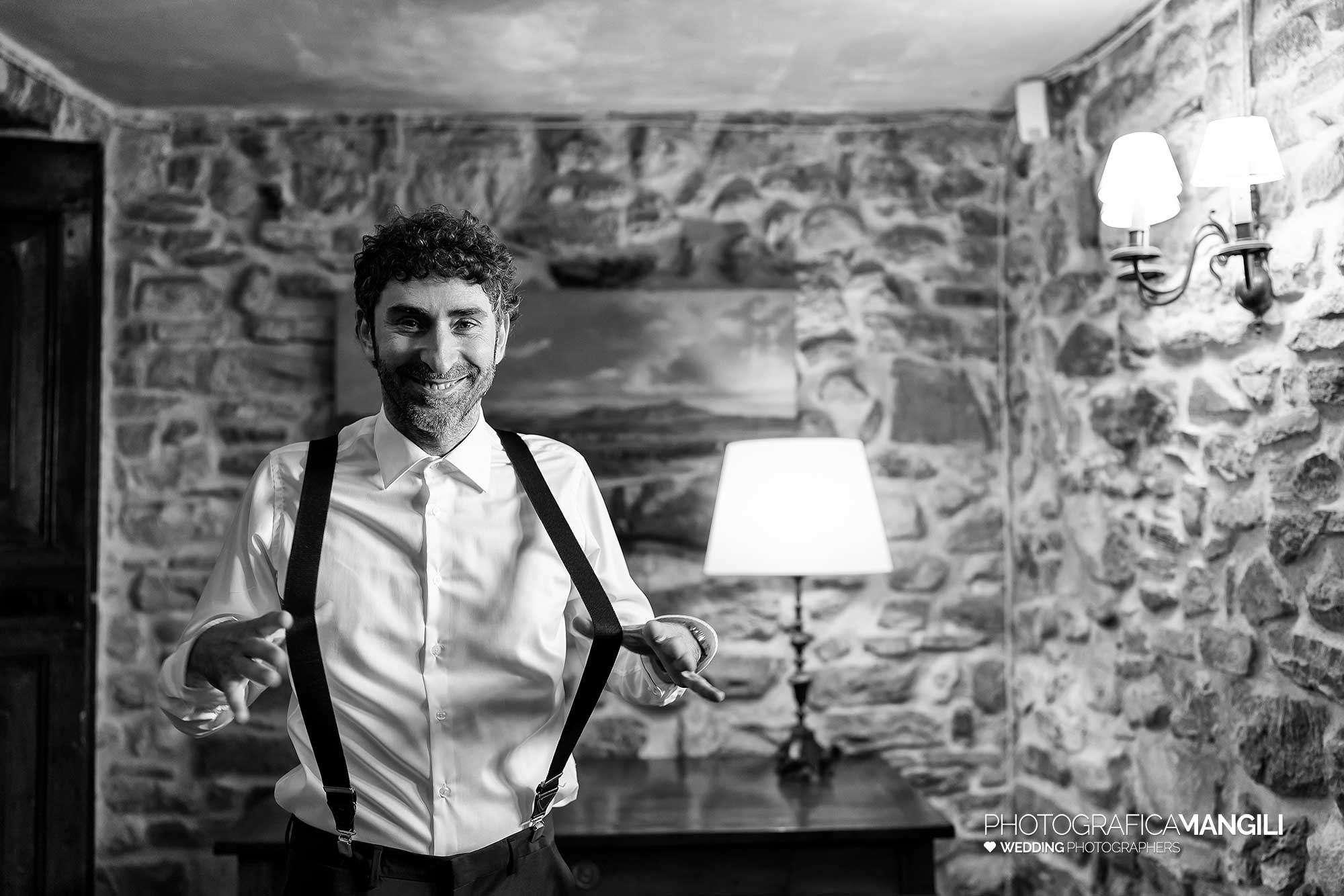 002 fotografo matrimonio reportage wedding vestizione sposo ritratto castello rossino calolziocorte lecco lago como 002 fotografo matrimonio reportage wedding vestizione sposo ritratto castello rossino calolziocorte lecco lago como