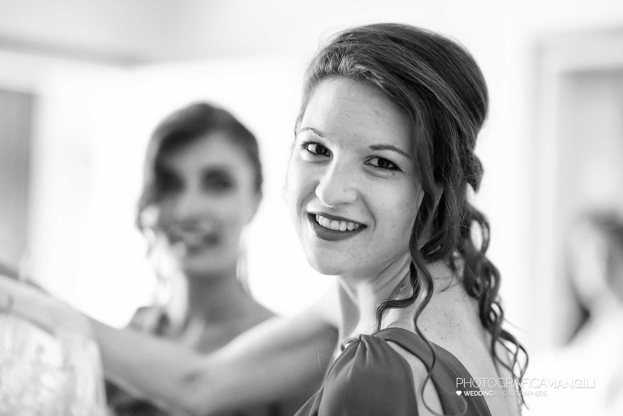 003 fotografo matrimonio reportage ritratto wedding vestizione sposa preparativi pontida bergamo 003 fotografo matrimonio reportage ritratto wedding vestizione sposa preparativi pontida bergamo