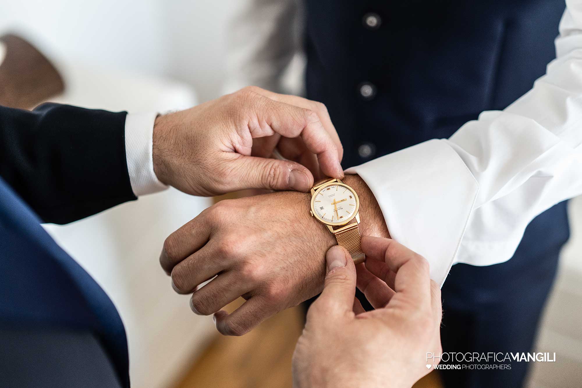 003 fotografo matrimonio reportage wedding ritratto vestizione preparativi sposo orologio cavenago di brianza monza brianza 003 fotografo matrimonio reportage wedding ritratto vestizione preparativi sposo orologio cavenago di brianza monza brianza