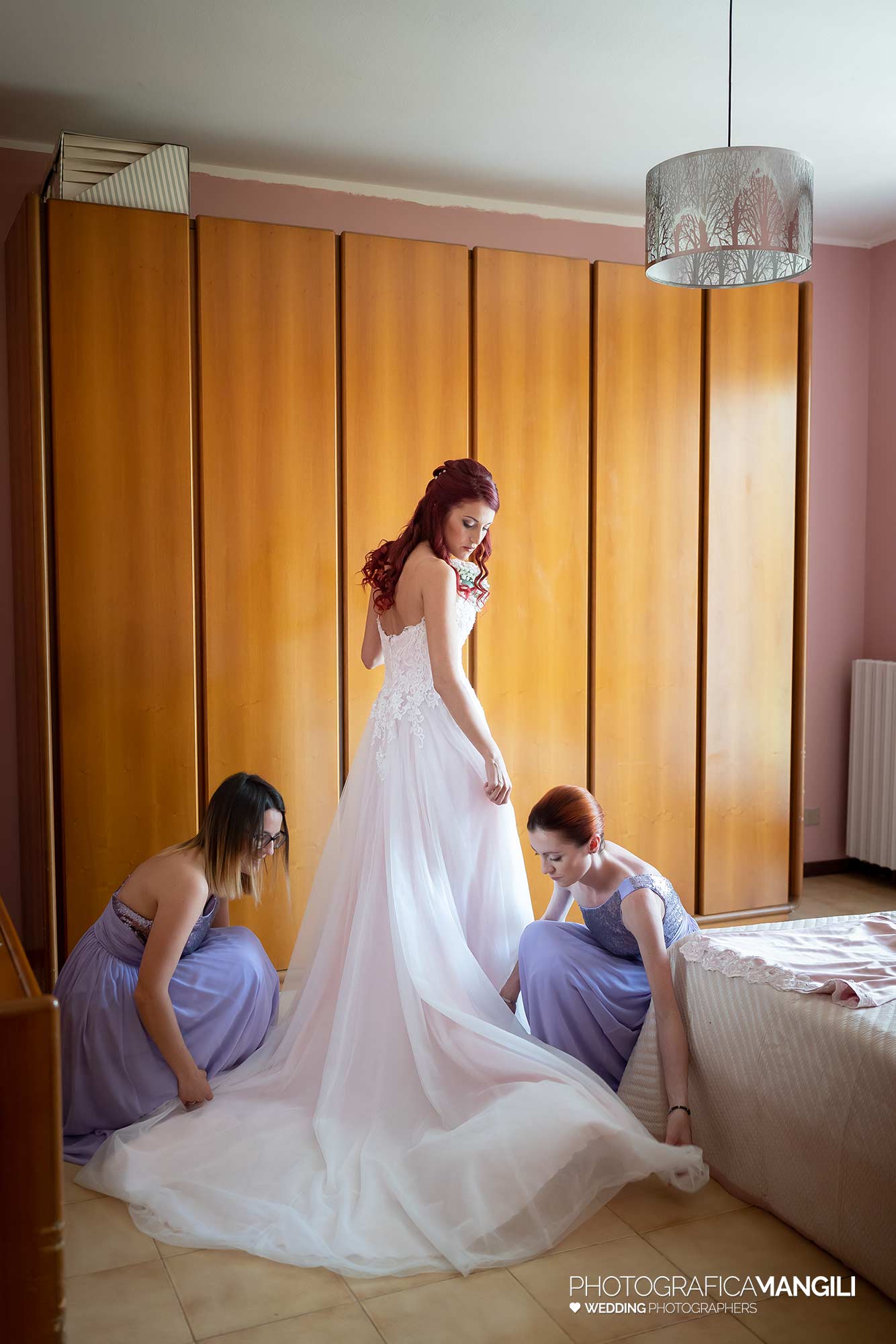 005 fotografo matrimonio reportage wedding preparazione vestizione sposa abito alzate brianza como 005 fotografo matrimonio reportage wedding preparazione vestizione sposa abito alzate brianza como