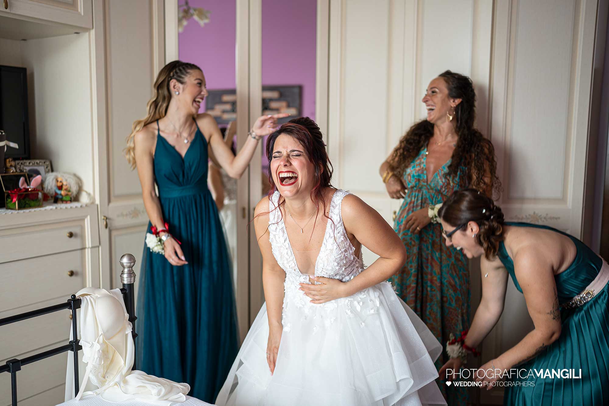 005 reportage foto matrimonio wedding ritratto sposa preparativi vestizione abito damigelle nerviano milano 005 reportage foto matrimonio wedding ritratto sposa preparativi vestizione abito damigelle nerviano milano