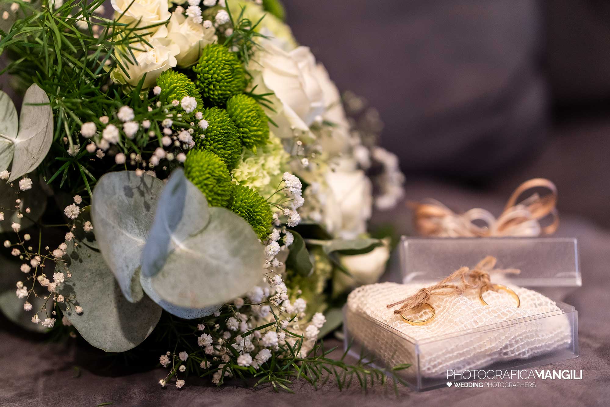 006 fotografo matrimonio reportage wedding preparativi vestizione sposa anelli fedi ritratto muggiò monza brianza 006 fotografo matrimonio reportage wedding preparativi vestizione sposa anelli fedi ritratto muggiò monza brianza