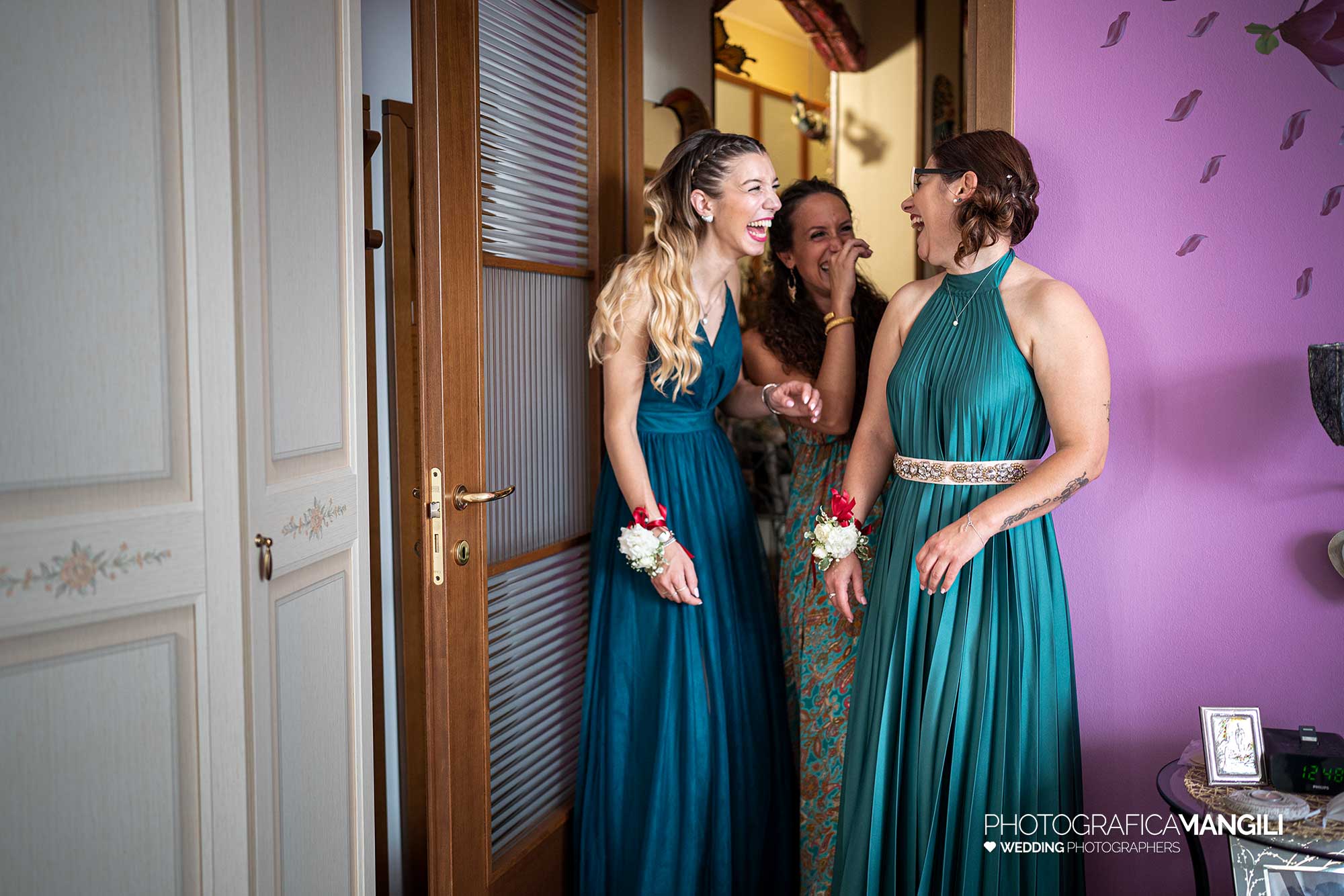 006 reportage foto matrimonio wedding ritratto sposa preparativi vestizione damigelle nerviano milano 006 reportage foto matrimonio wedding ritratto sposa preparativi vestizione damigelle nerviano milano