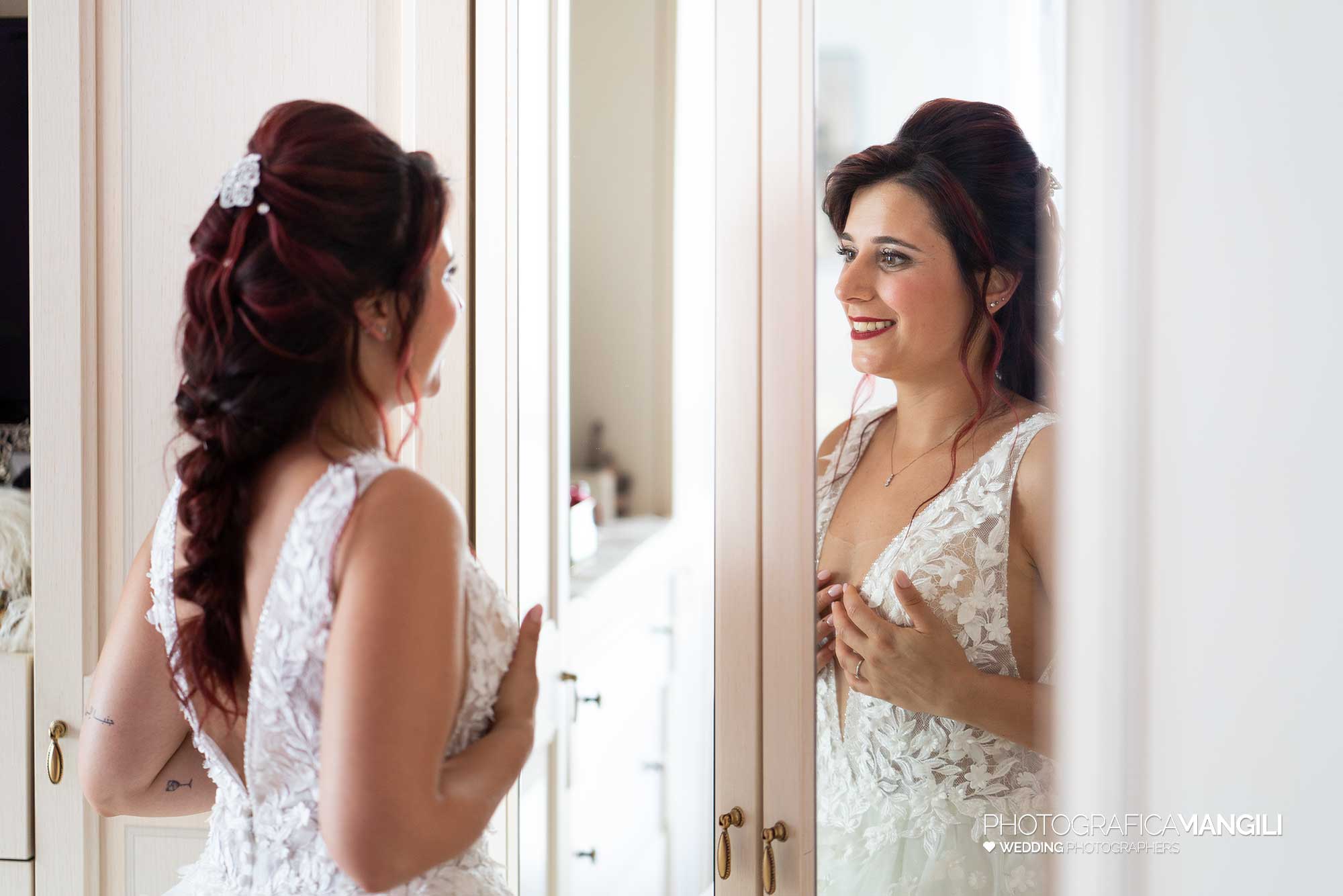 007 reportage foto matrimonio wedding ritratto sposa specchio preparativi vestizione nerviano milano 007 reportage foto matrimonio wedding ritratto sposa specchio preparativi vestizione nerviano milano