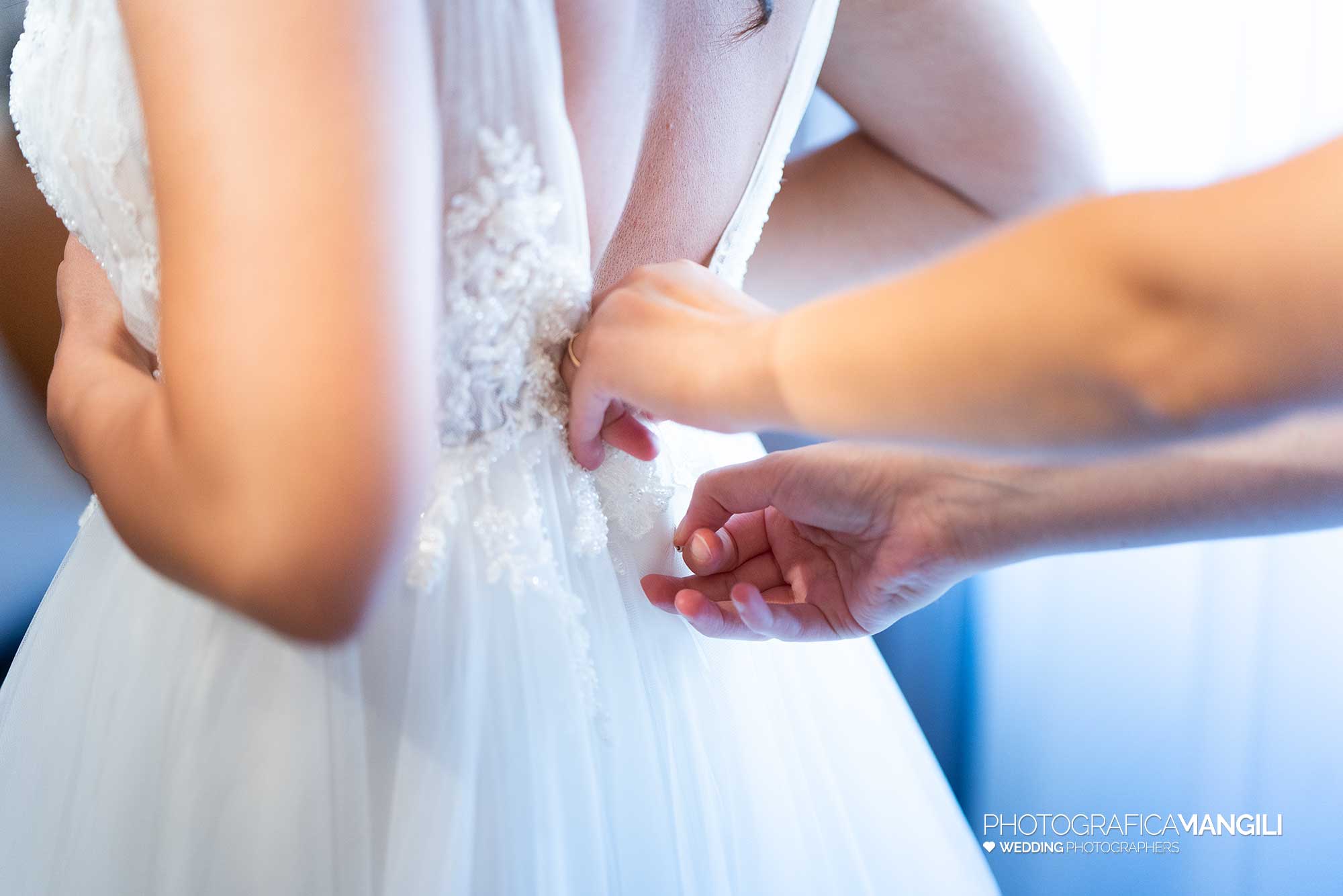 008 fotografo matrimonio reportage wedding preparativi vestizione sposa abito ritratto muggiò monza brianza 008 fotografo matrimonio reportage wedding preparativi vestizione sposa abito ritratto muggiò monza brianza