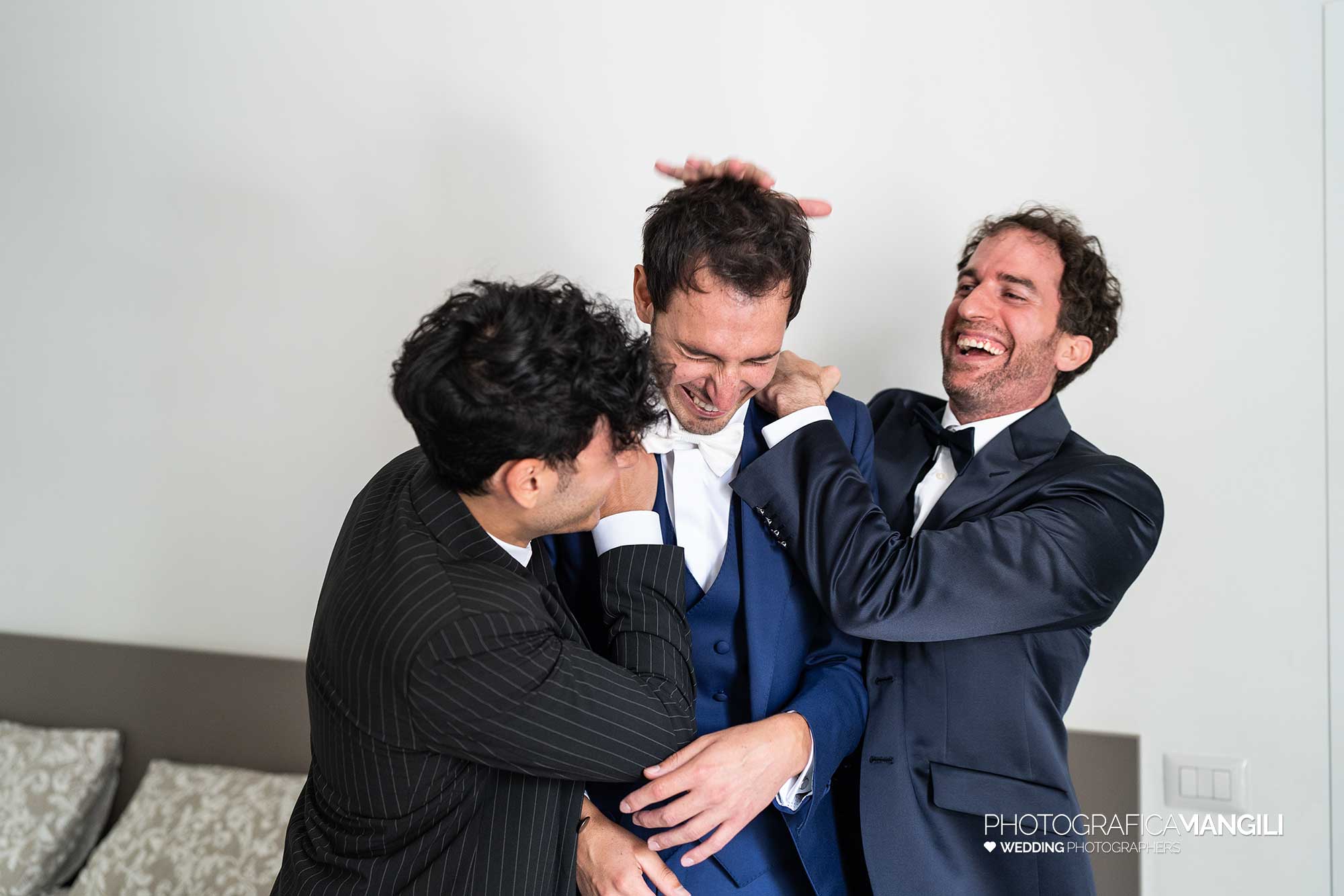 008 reportage foto matrimonio wedding ritratto preparazione vestizione sposo testimoni como 008 reportage foto matrimonio wedding ritratto preparazione vestizione sposo testimoni como