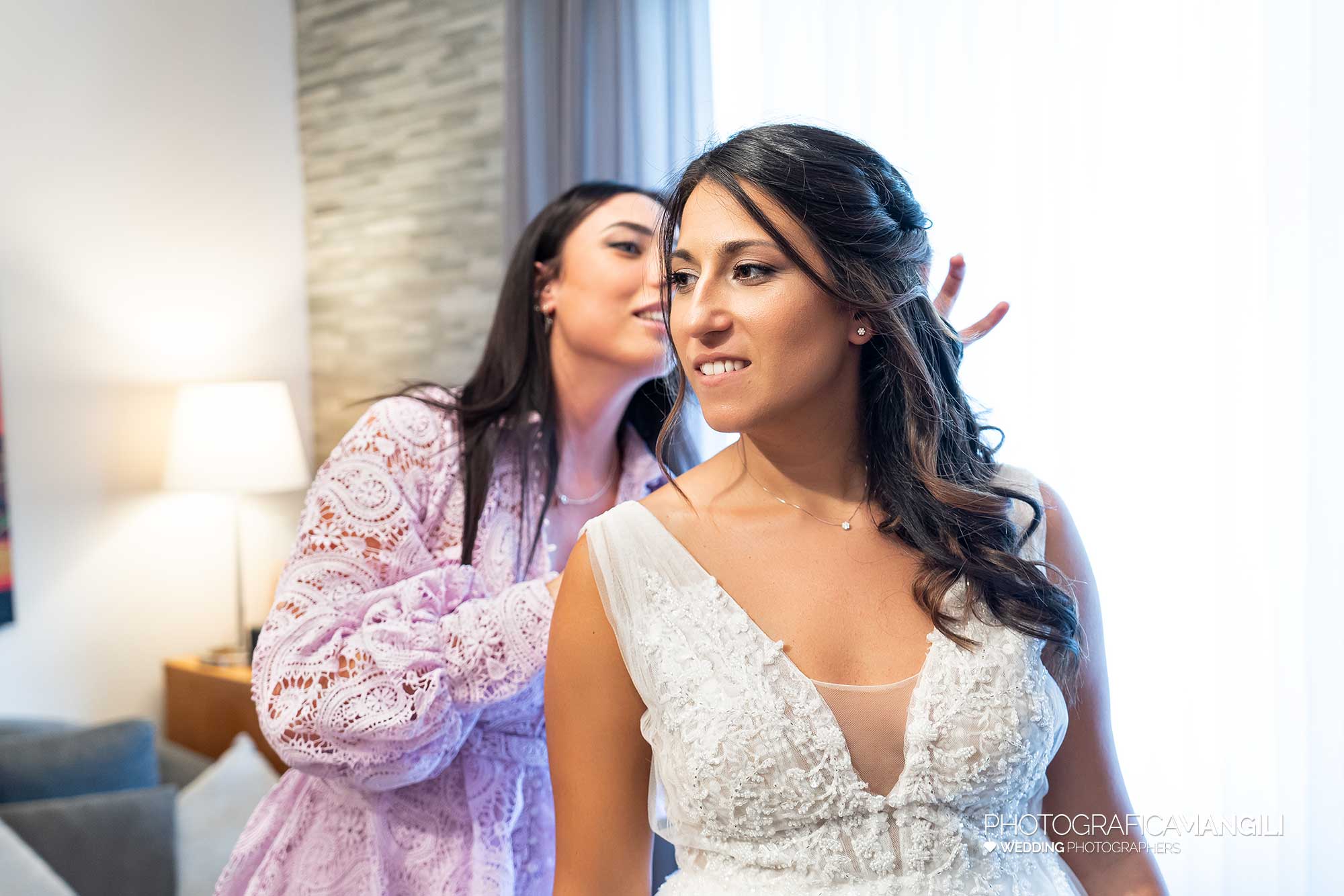 010 fotografo matrimonio reportage wedding preparativi vestizione sposa ritratto muggiò monza brianza 010 fotografo matrimonio reportage wedding preparativi vestizione sposa ritratto muggiò monza brianza