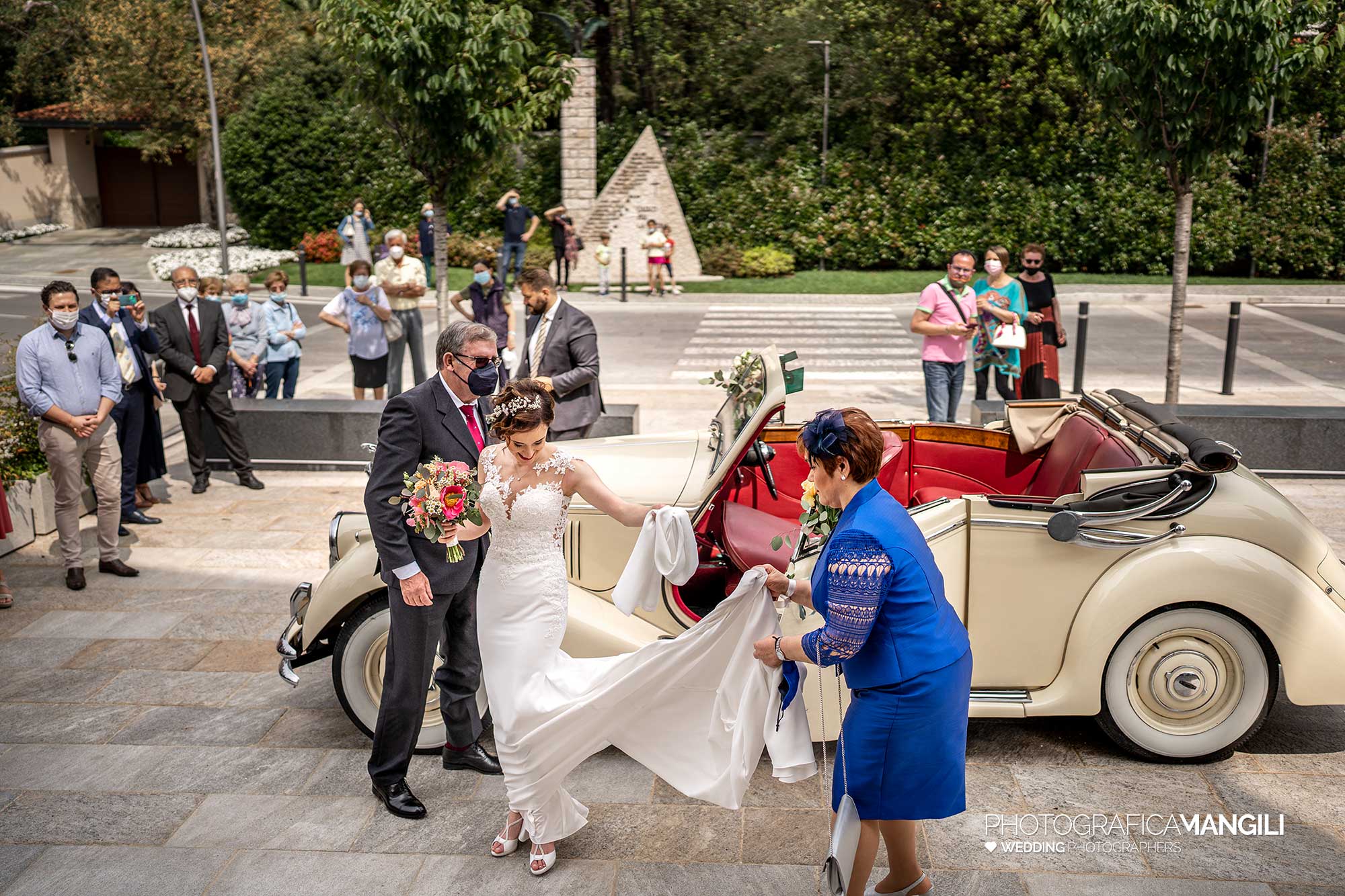 010 reportage foto matrimonio wedding ingresso sposa papà chiesa cerimonia rogoredo casatenovo lecco 010 reportage foto matrimonio wedding ingresso sposa papà chiesa cerimonia rogoredo casatenovo lecco