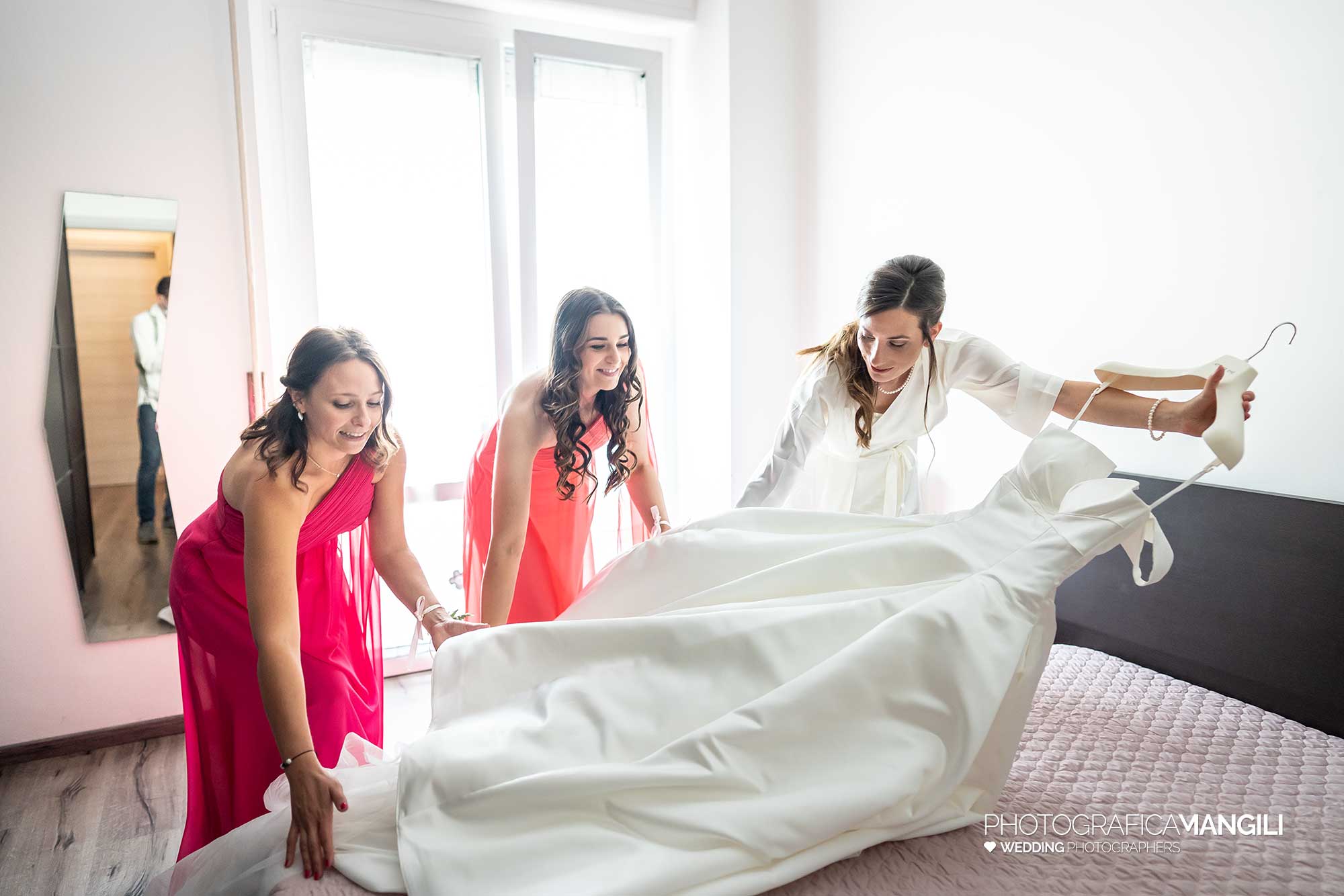 010 reportage foto matrimonio wedding ritratto preparazione vestizione sposa abito como 010 reportage foto matrimonio wedding ritratto preparazione vestizione sposa abito como