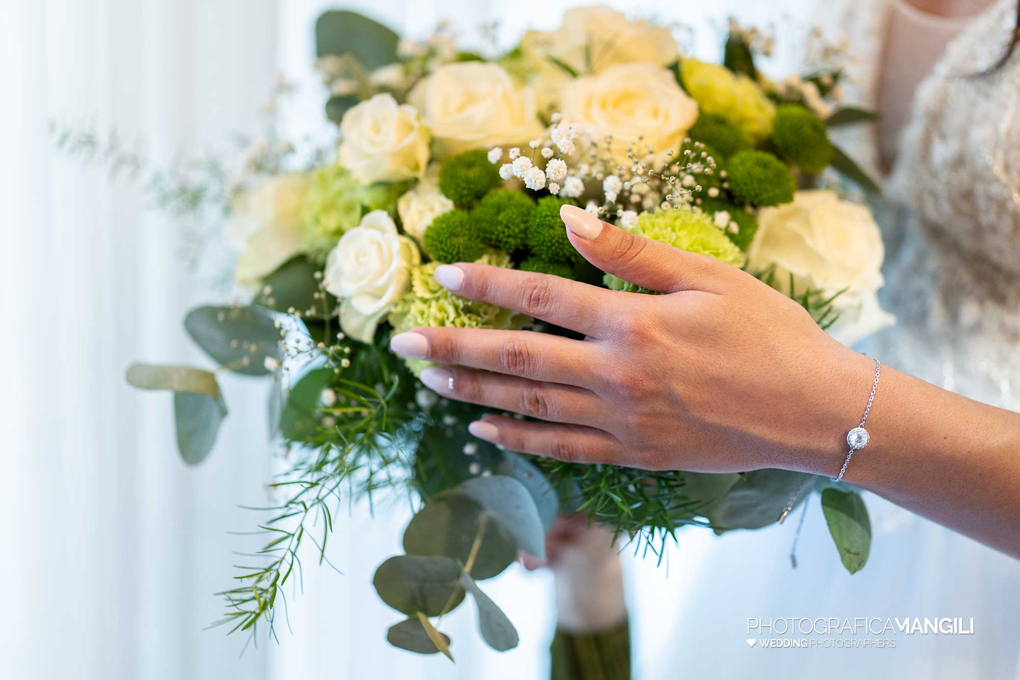 011 fotografo matrimonio reportage wedding preparativi vestizione sposa bouquet muggiò monza brianza 011 fotografo matrimonio reportage wedding preparativi vestizione sposa bouquet muggiò monza brianza