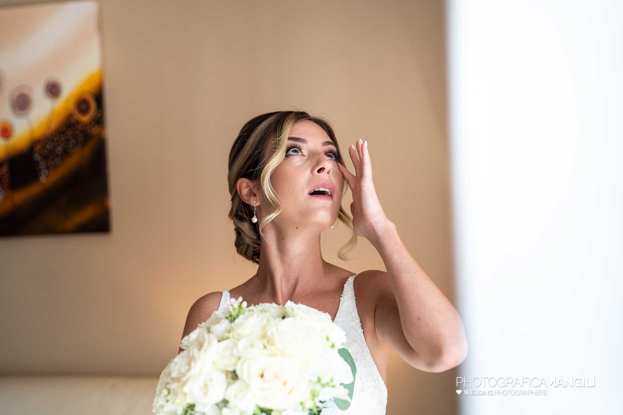 011 fotografo matrimonio reportage wedding ritratto preparazione vestizione sposa segrate milano 011 fotografo matrimonio reportage wedding ritratto preparazione vestizione sposa segrate milano