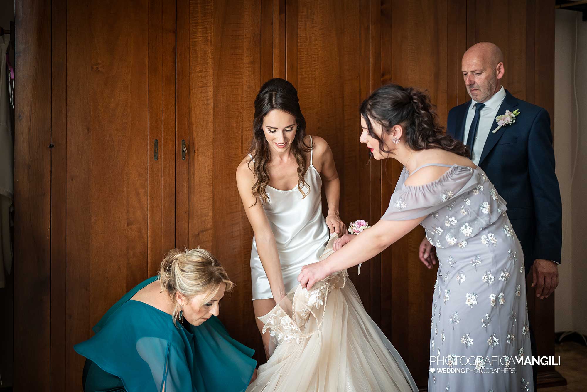 011 reportage foto matrimonio wedding ritratto sposa abito vestizione preparativi castrezzato brescia 011 reportage foto matrimonio wedding ritratto sposa abito vestizione preparativi castrezzato brescia