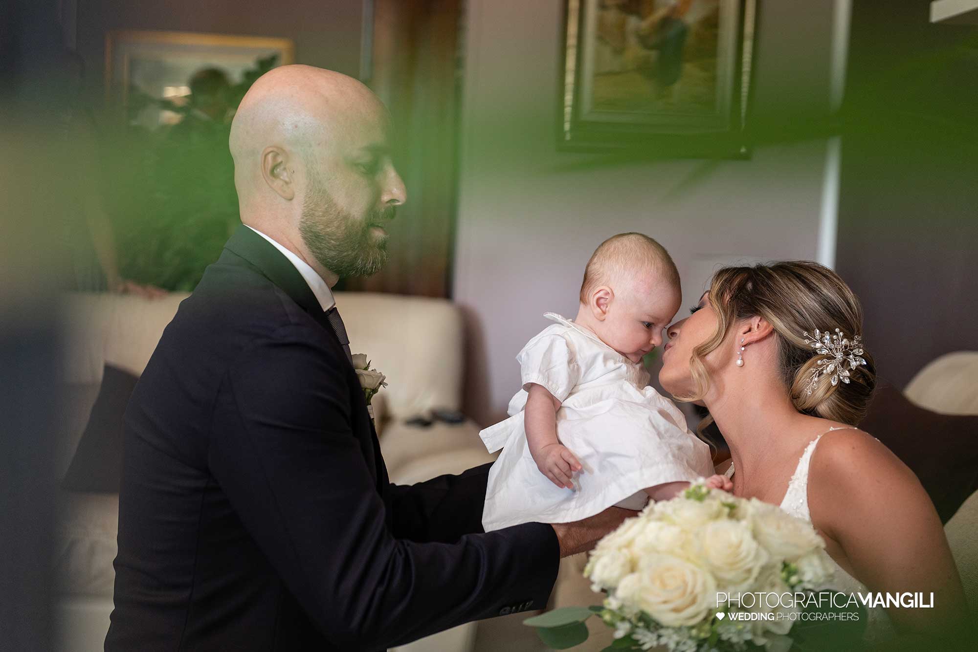 012 fotografo matrimonio reportage wedding ritratto preparazione vestizione sposa segrate milano 012 fotografo matrimonio reportage wedding ritratto preparazione vestizione sposa segrate milano