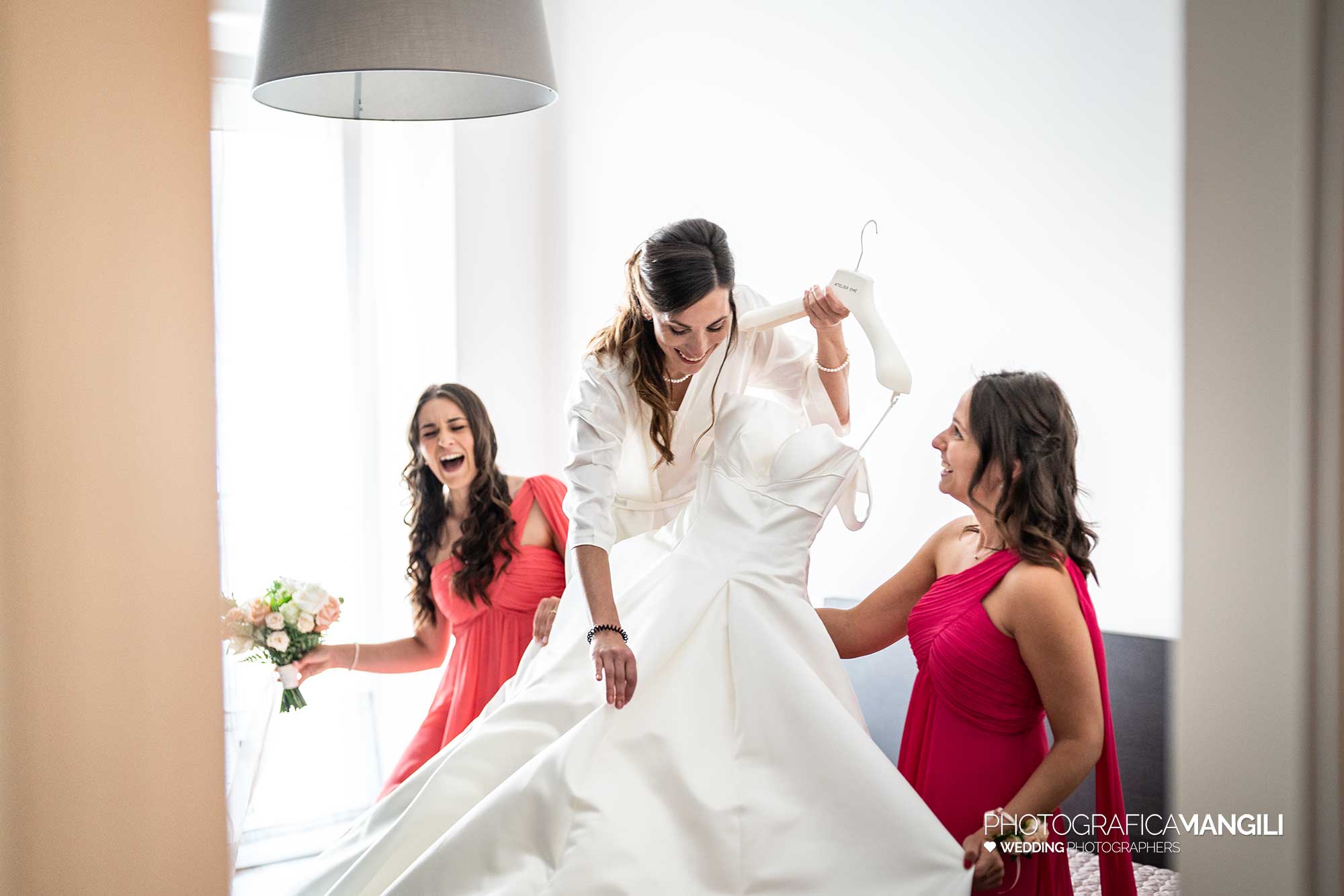 012 reportage foto matrimonio wedding ritratto preparazione vestizione sposa damigelle abito como 012 reportage foto matrimonio wedding ritratto preparazione vestizione sposa damigelle abito como