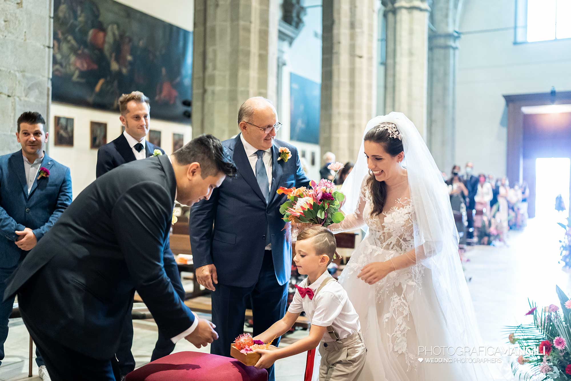 014 fotografo matrimonio reportage ritratto wedding ingresso sposa cerimonia abbazia pontida bergamo 014 fotografo matrimonio reportage ritratto wedding ingresso sposa cerimonia abbazia pontida bergamo