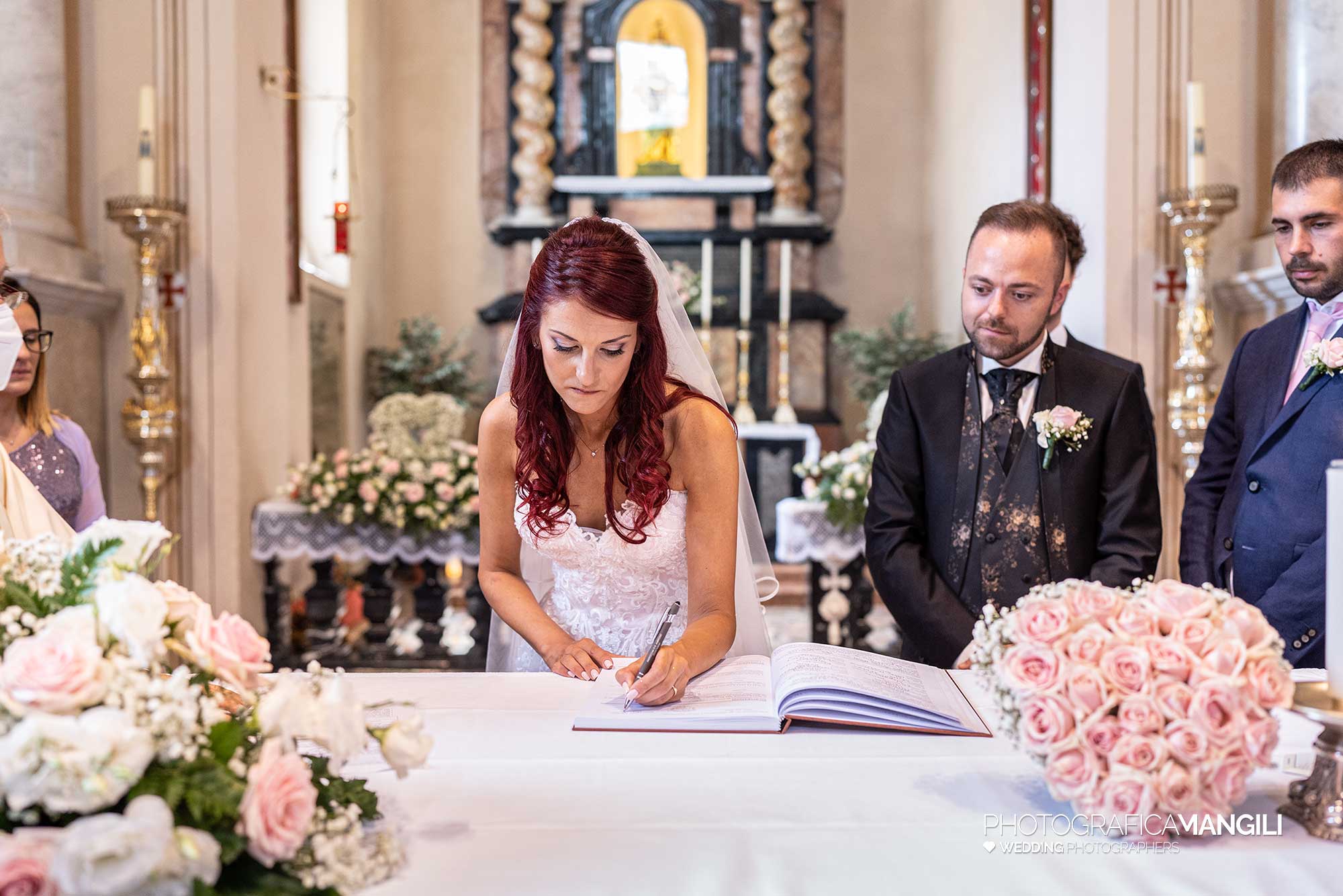 014 fotografo matrimonio reportage wedding ritratti cerimonia sposi firme santuario inverigo como 014 fotografo matrimonio reportage wedding ritratti cerimonia sposi firme santuario inverigo como
