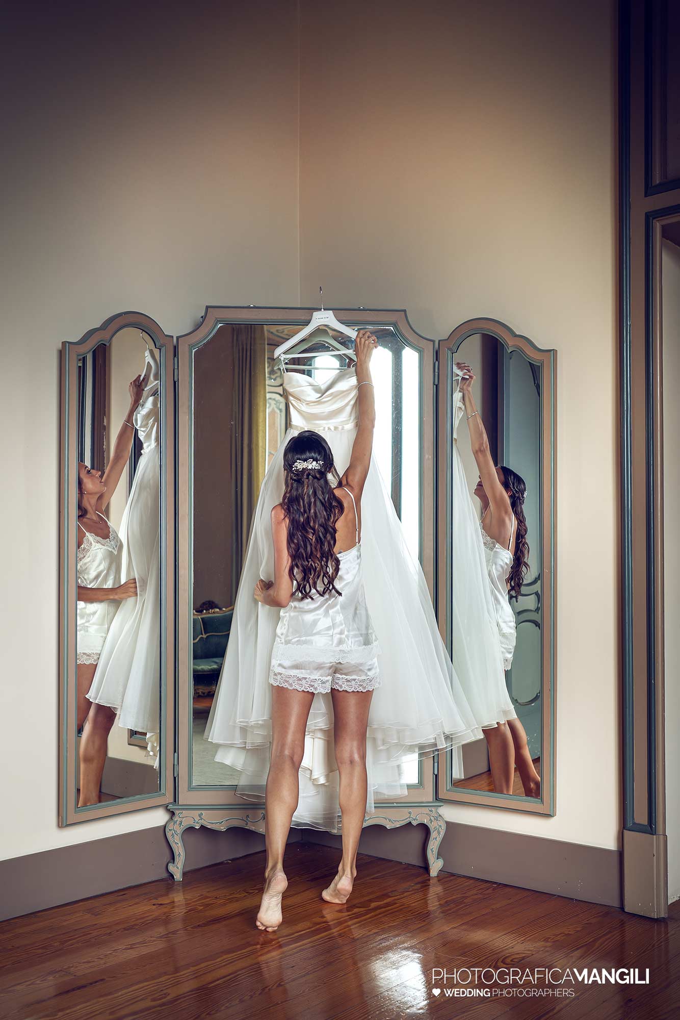 014 fotografo matrimonio reportage wedding ritratto preparativi vestizione sposa abito villa esengrini montalbano varese 1 014 fotografo matrimonio reportage wedding ritratto preparativi vestizione sposa abito villa esengrini montalbano varese 1