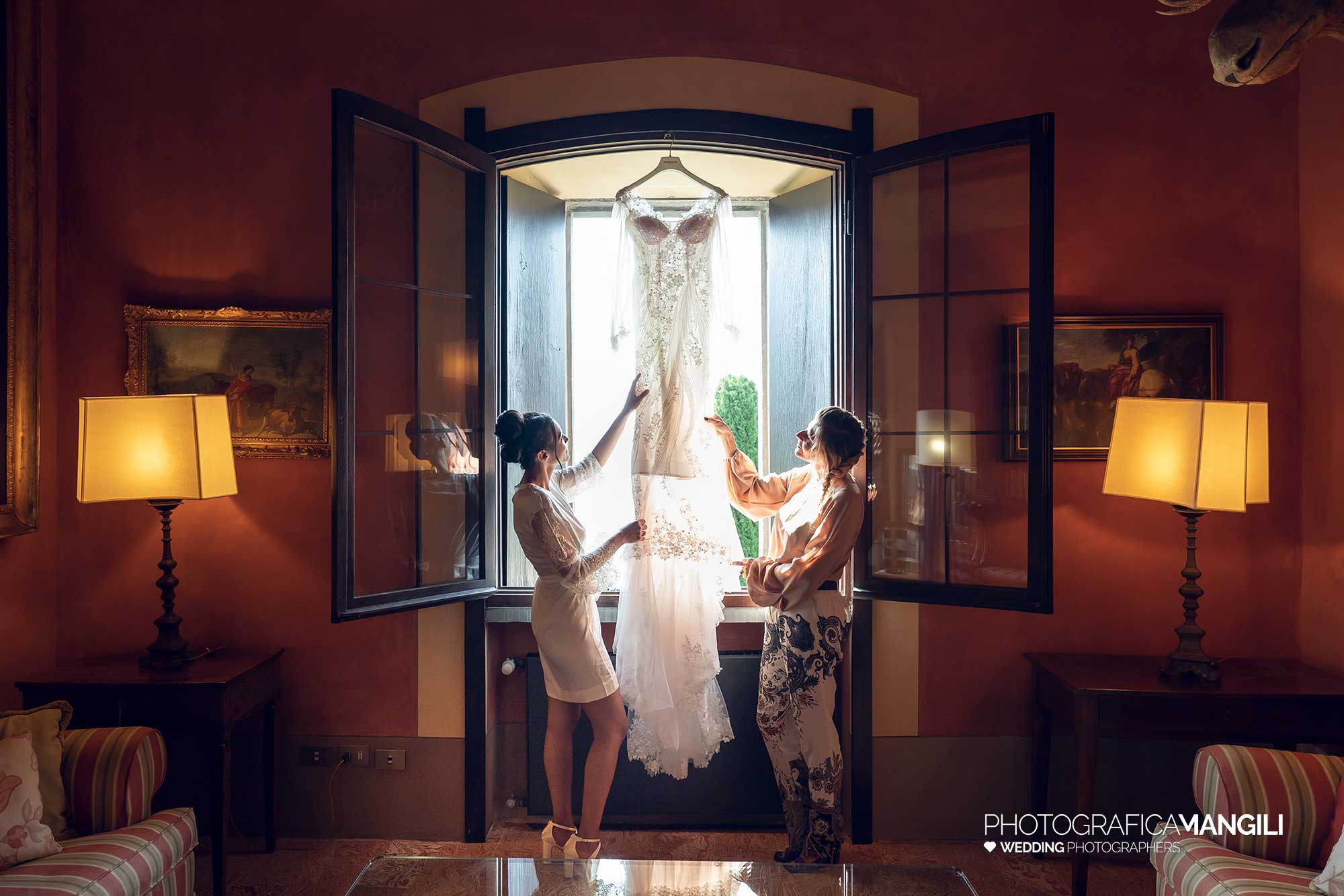 014 fotografo matrimonio reportage wedding vestizione vestito sposa ritratto castello rossino calolziocorte lecco lago como 014 fotografo matrimonio reportage wedding vestizione vestito sposa ritratto castello rossino calolziocorte lecco lago como