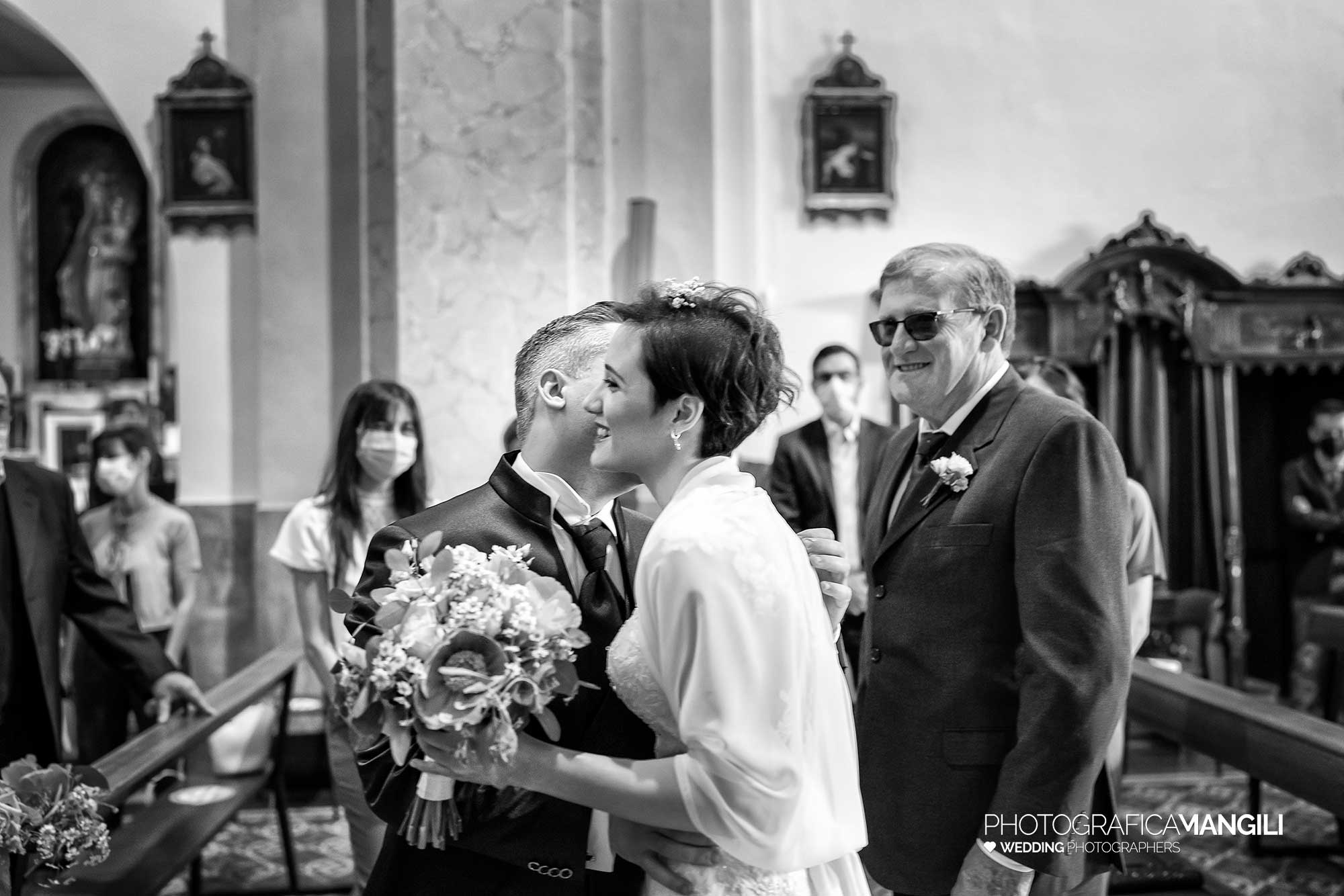 014 reportage foto matrimonio wedding ingresso sposi chiesa bacio incontro cerimonia rogoredo casatenovo lecco 014 reportage foto matrimonio wedding ingresso sposi chiesa bacio incontro cerimonia rogoredo casatenovo lecco