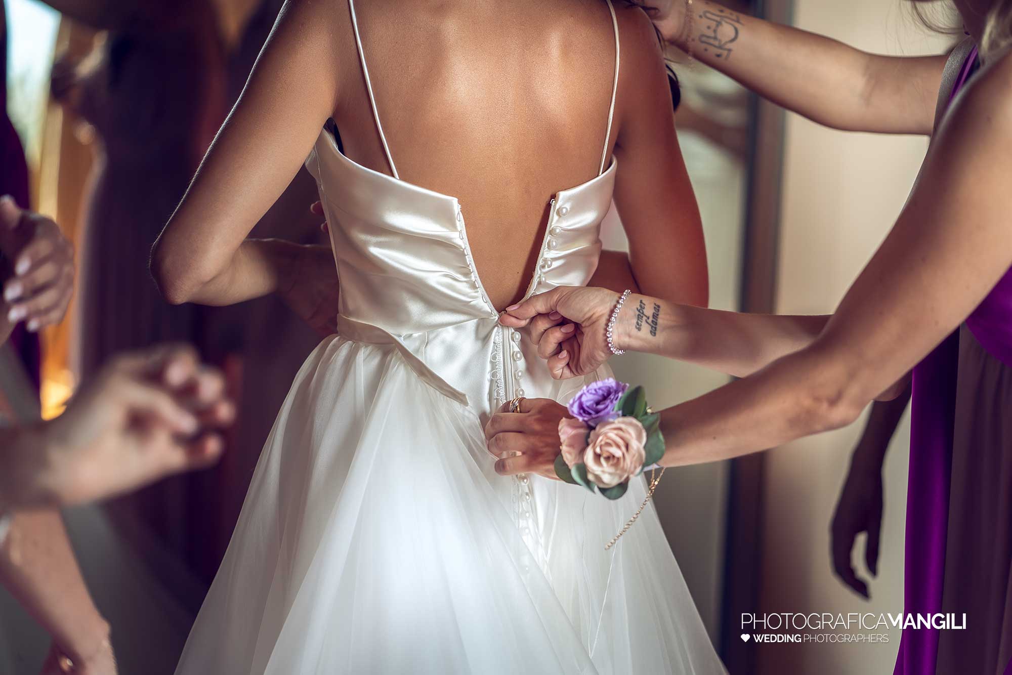 015 fotografo matrimonio reportage wedding ritratto preparativi vestizione sposa abito villa esengrini montalbano varese 1 015 fotografo matrimonio reportage wedding ritratto preparativi vestizione sposa abito villa esengrini montalbano varese 1