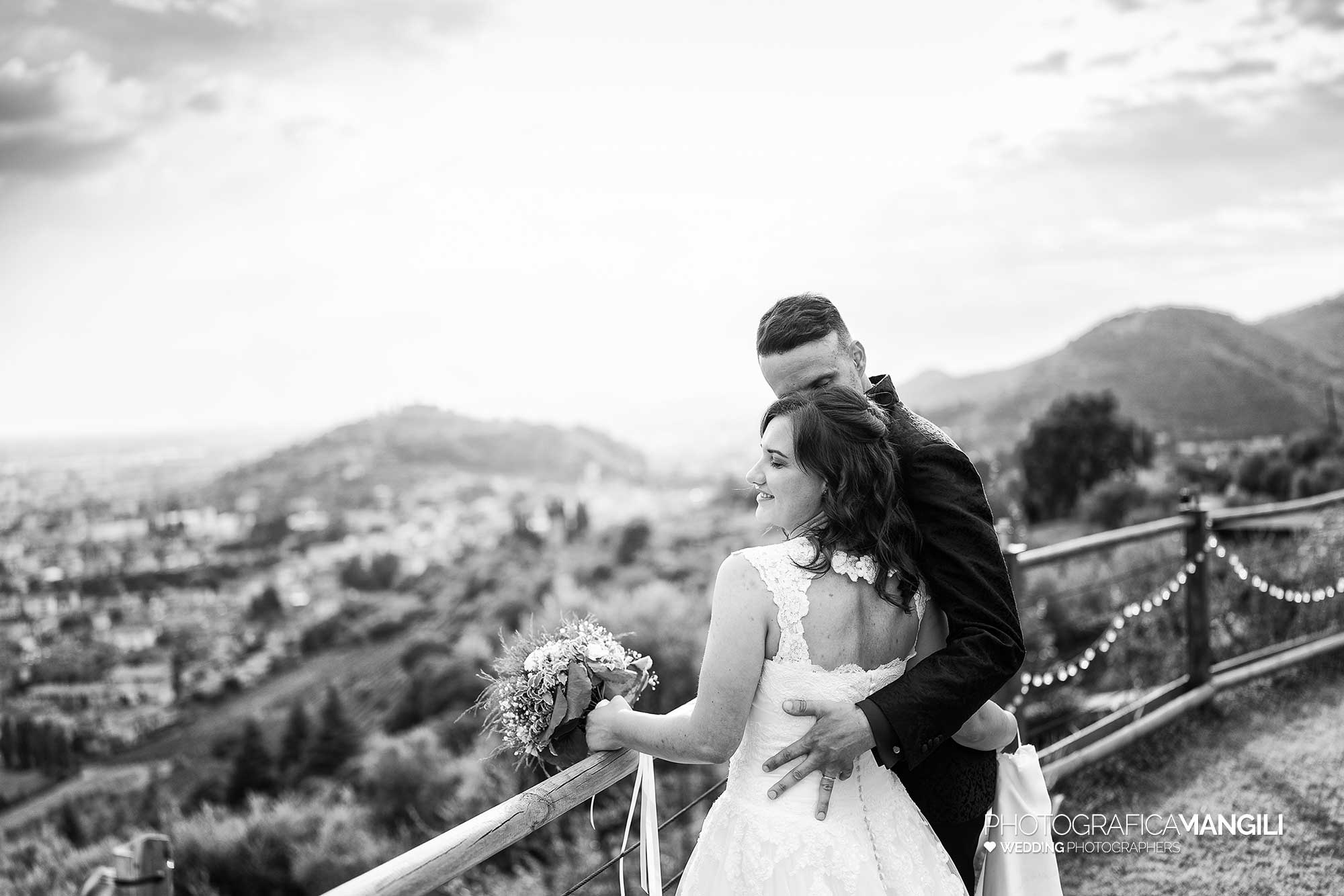 015 fotografo matrimonio reportage wedding ritratto sposi bacio bianco nero le cantorie gussago brescia 015 fotografo matrimonio reportage wedding ritratto sposi bacio bianco nero le cantorie gussago brescia