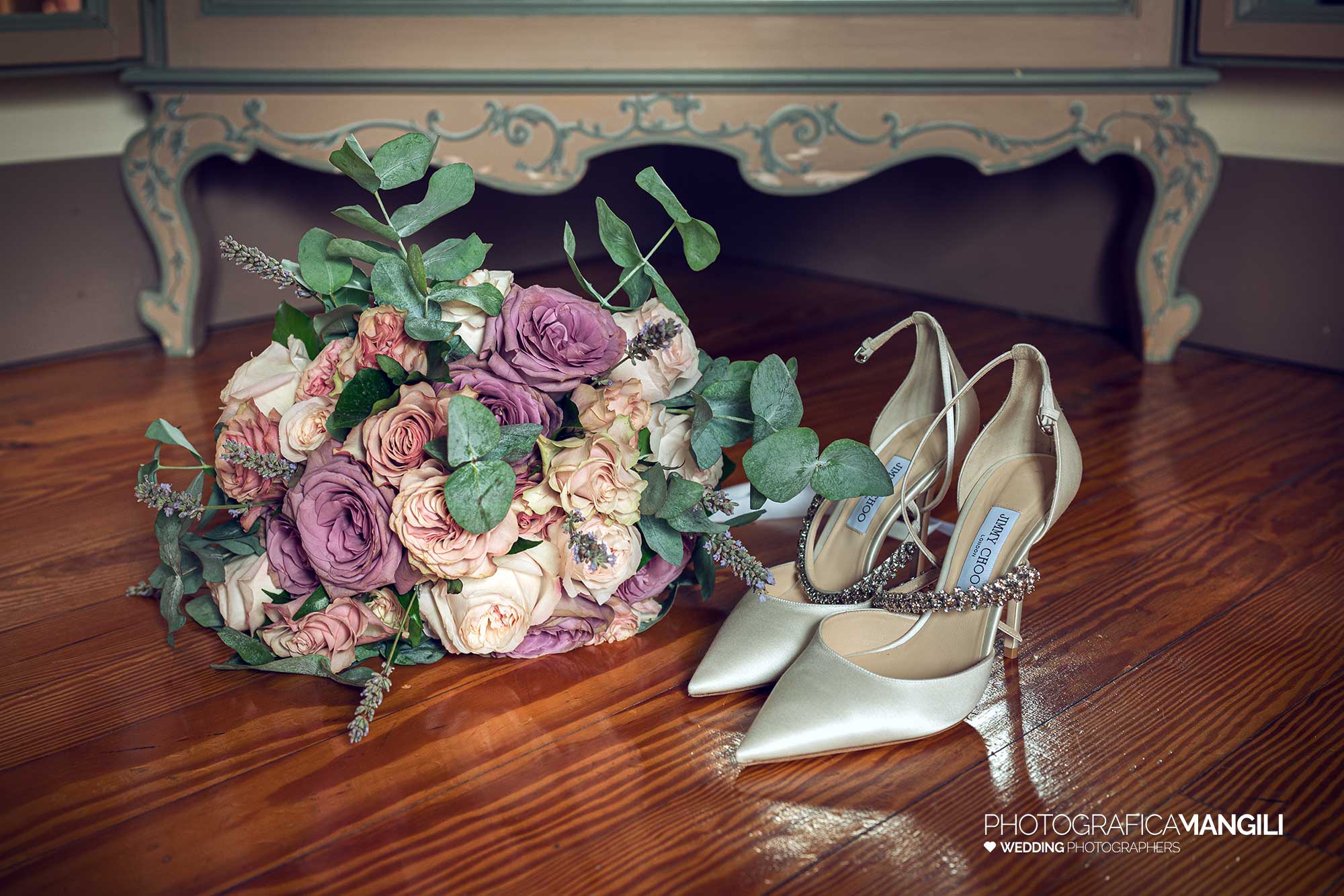 016 fotografo matrimonio reportage wedding ritratto preparativi vestizione sposa scarpe bouquet villa esengrini montalbano varese 1 016 fotografo matrimonio reportage wedding ritratto preparativi vestizione sposa scarpe bouquet villa esengrini montalbano varese 1