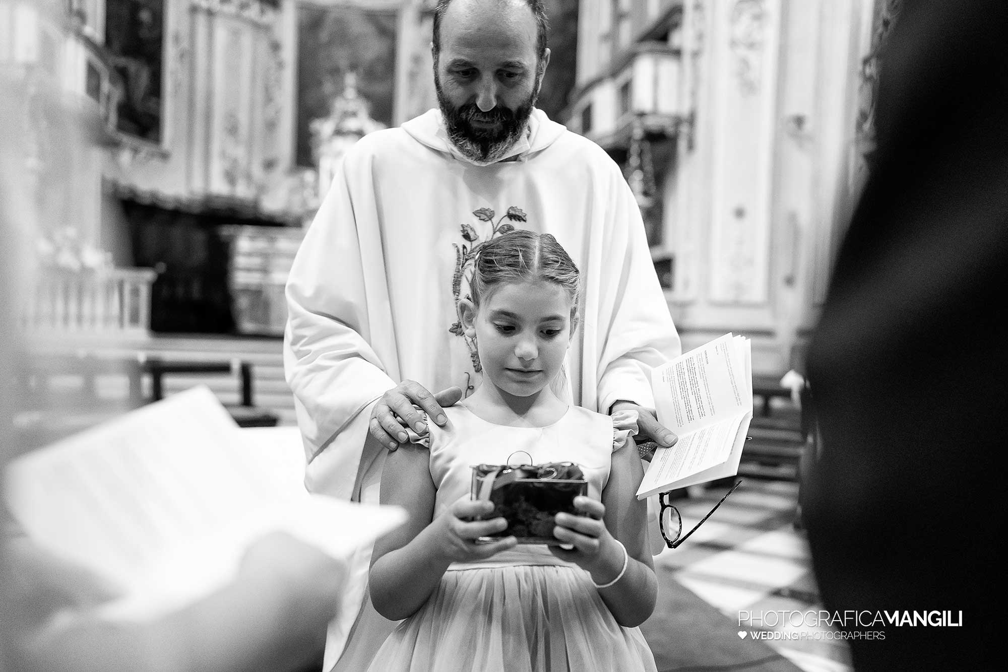 016 reportage foto matrimonio wedding ritratto sposi cerimonia fedi anelli damigella ingresso chiesa mapello bergamo 016 reportage foto matrimonio wedding ritratto sposi cerimonia fedi anelli damigella ingresso chiesa mapello bergamo