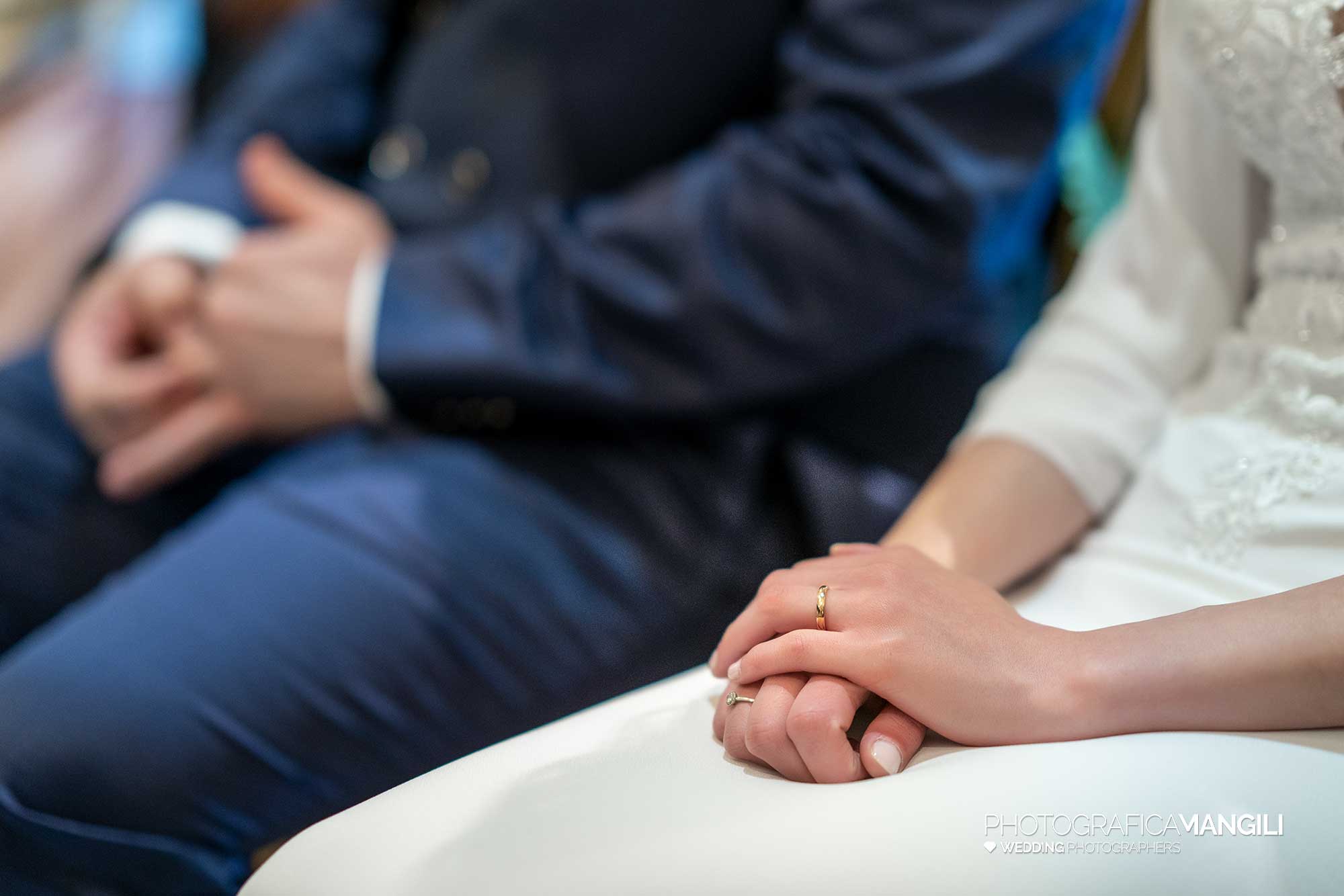 017 reportage foto matrimonio wedding sposi cerimonia dettaglio fedi anelli chiesa di rogoredo casatenovo lecco 017 reportage foto matrimonio wedding sposi cerimonia dettaglio fedi anelli chiesa di rogoredo casatenovo lecco